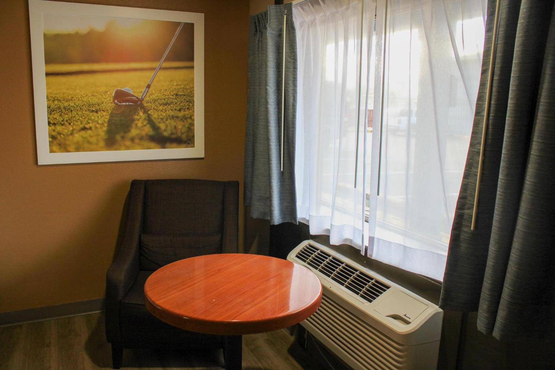 Days Inn by Wyndham Bend photo 11