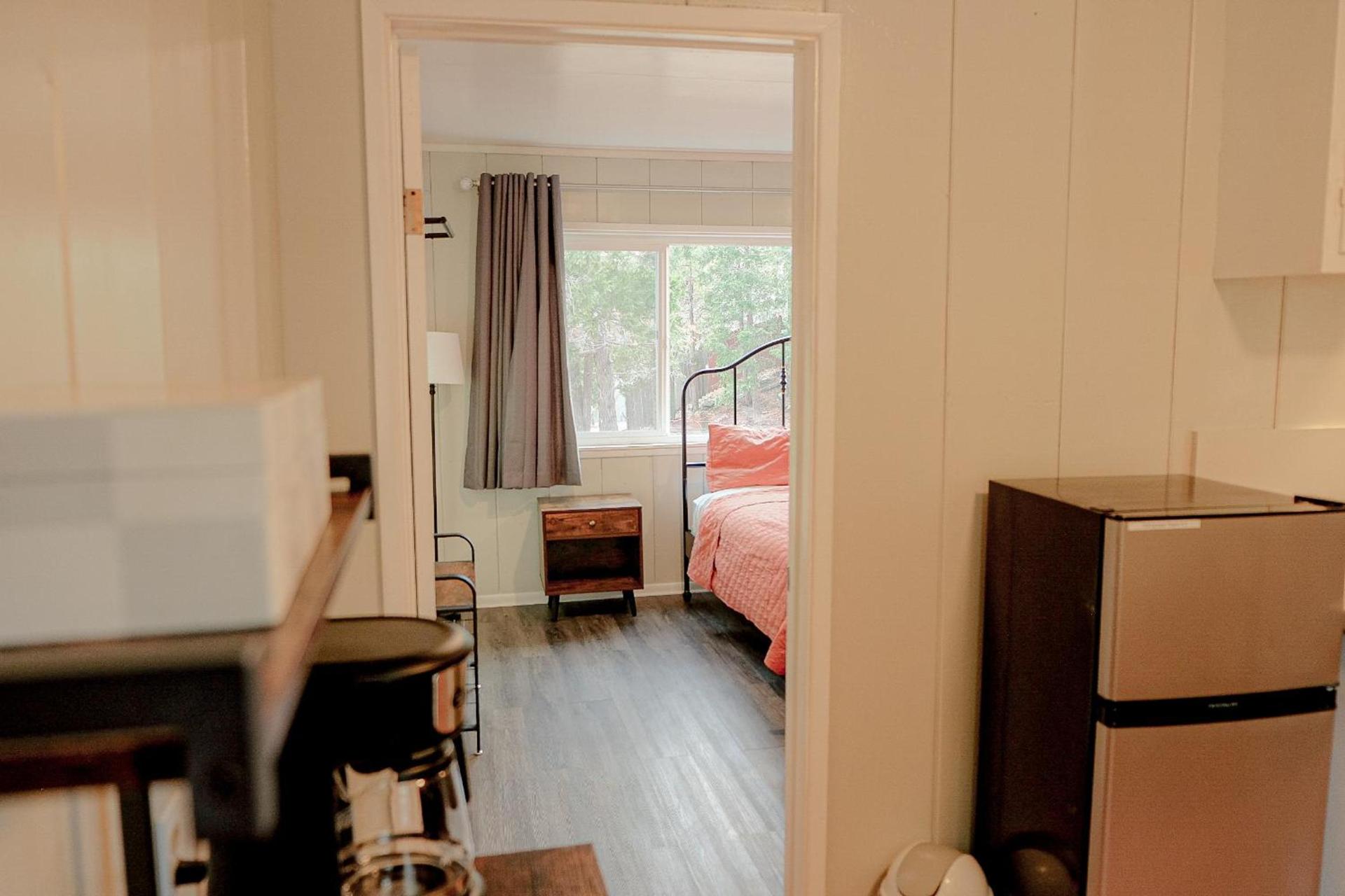 Sherwood Arms Motel photo 60