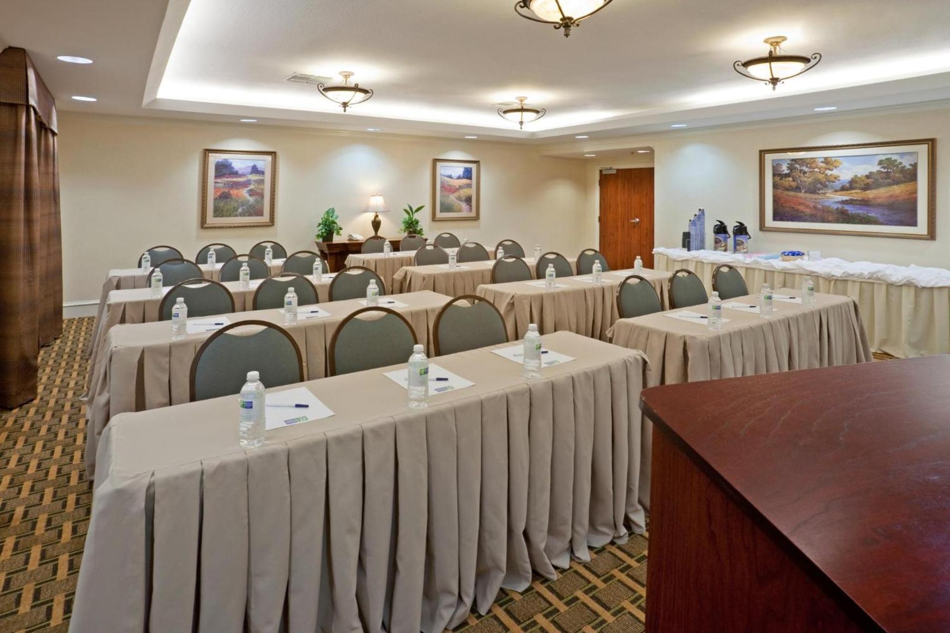 Holiday Inn Express & Suites Waxahachie by IHG photo 26