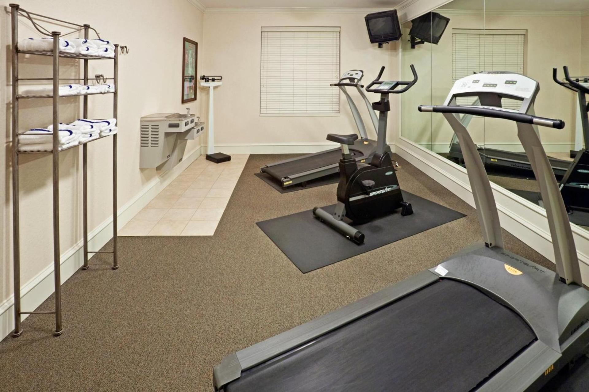 Holiday Inn Express & Suites Waxahachie by IHG photo 41