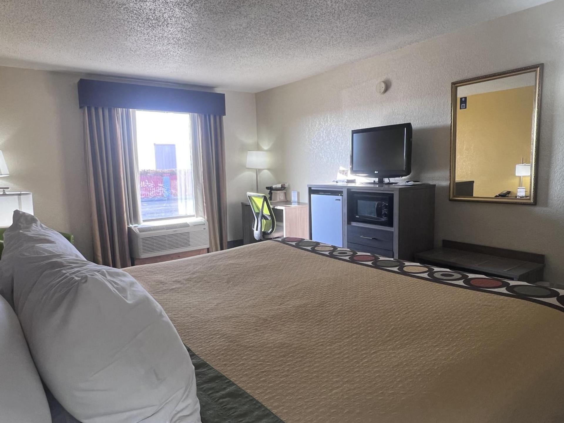 Super 8 by Wyndham Ft Stockton photo 4