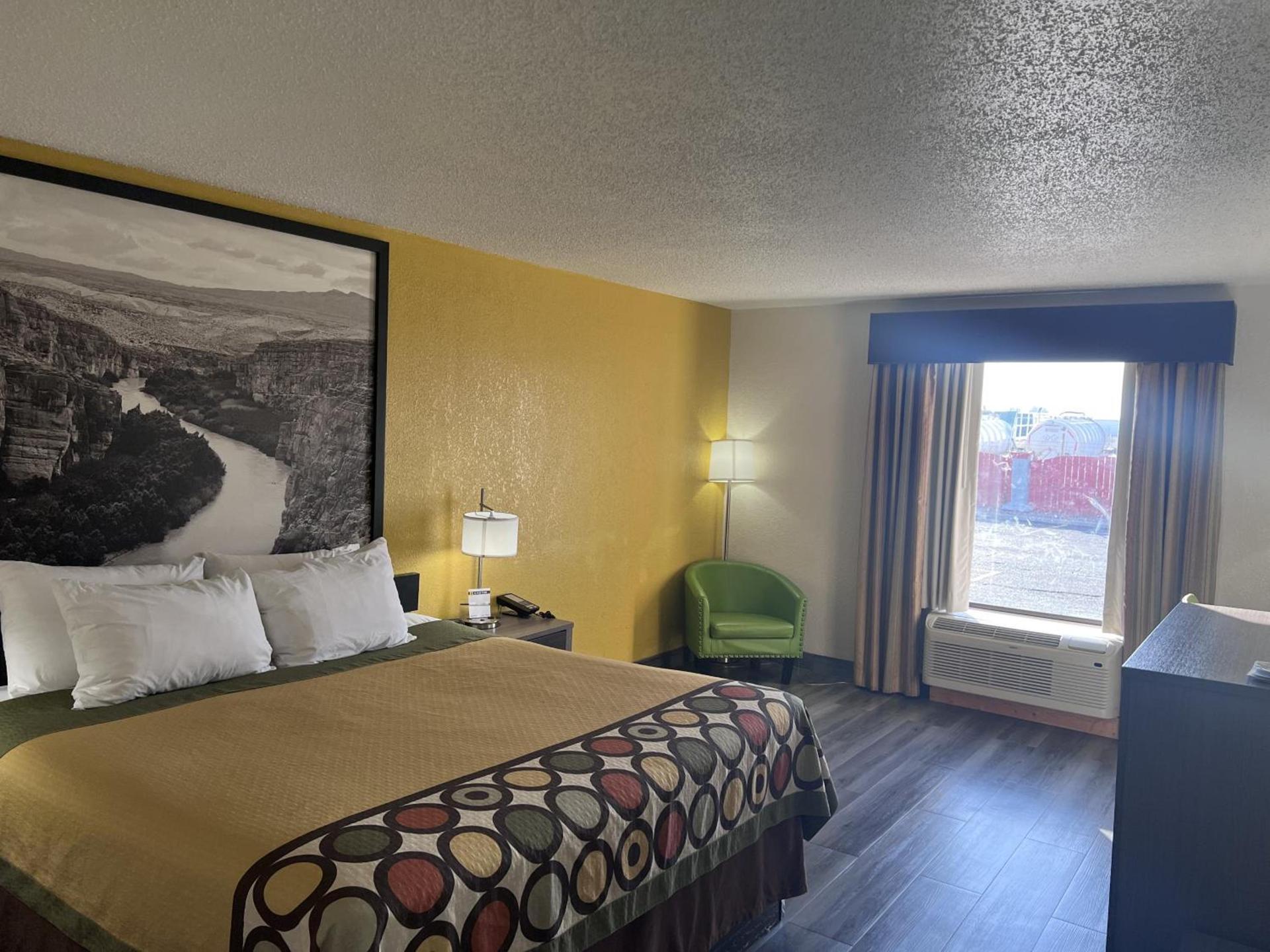 Super 8 by Wyndham Ft Stockton photo 2