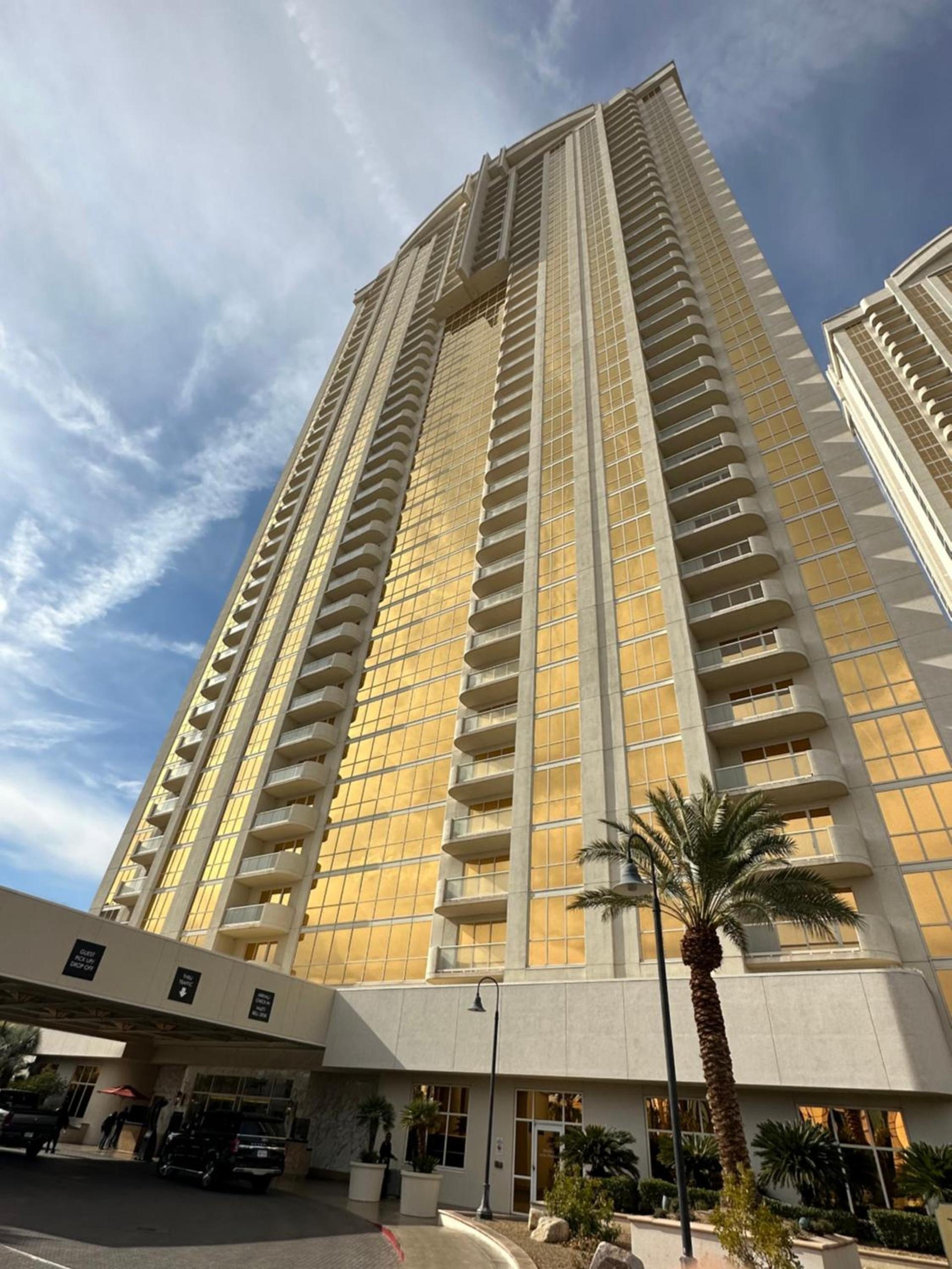 MGM SIGNATURE - Strip View Suite- FREE valet parking photo 24