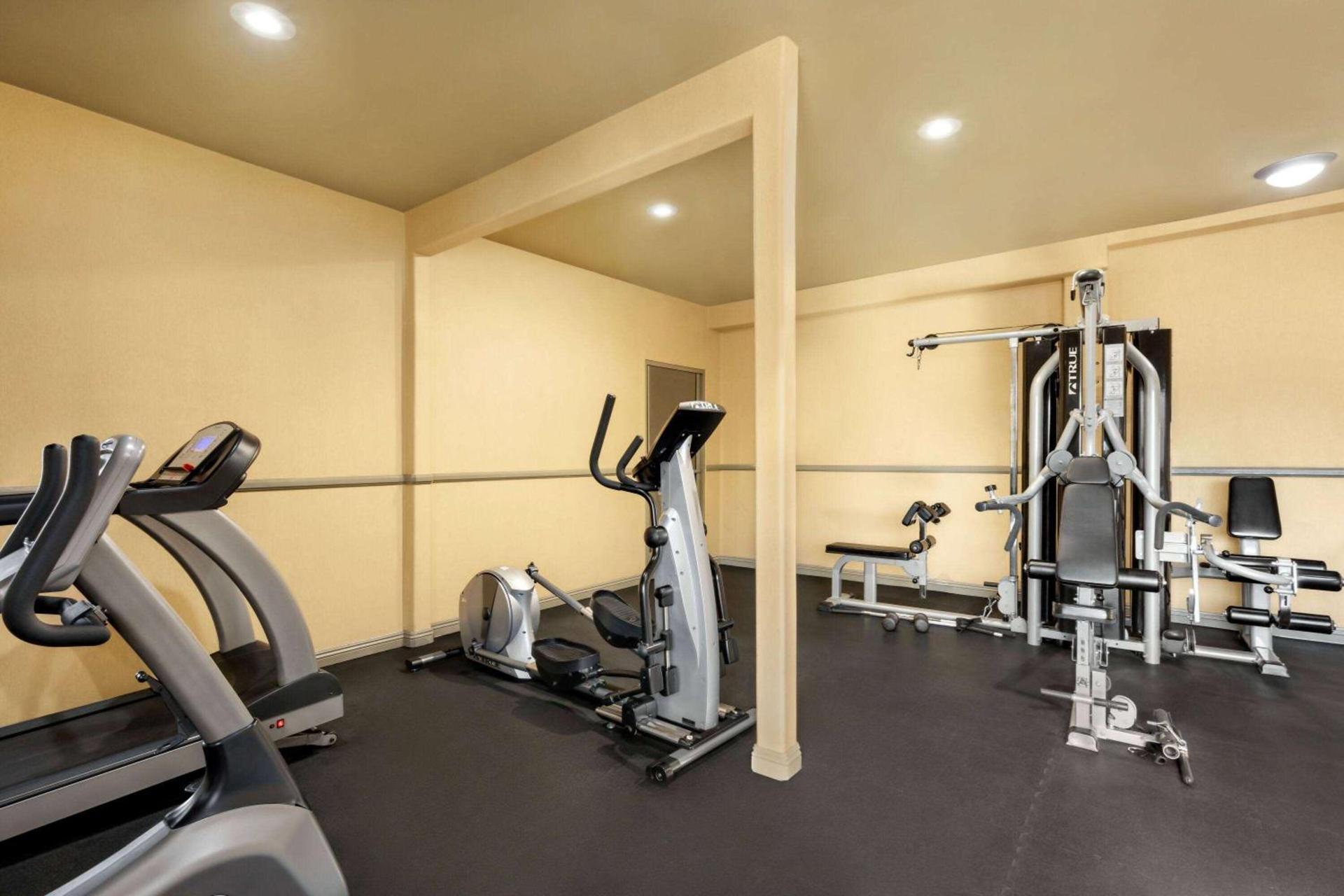 Baymont by Wyndham Monterey Park photo 7