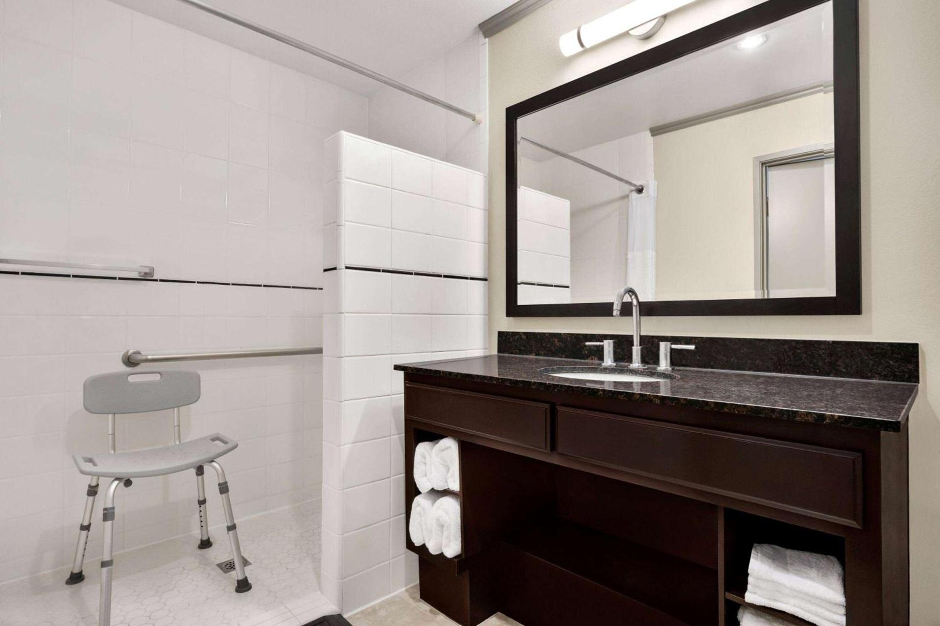Baymont by Wyndham Monterey Park photo 10