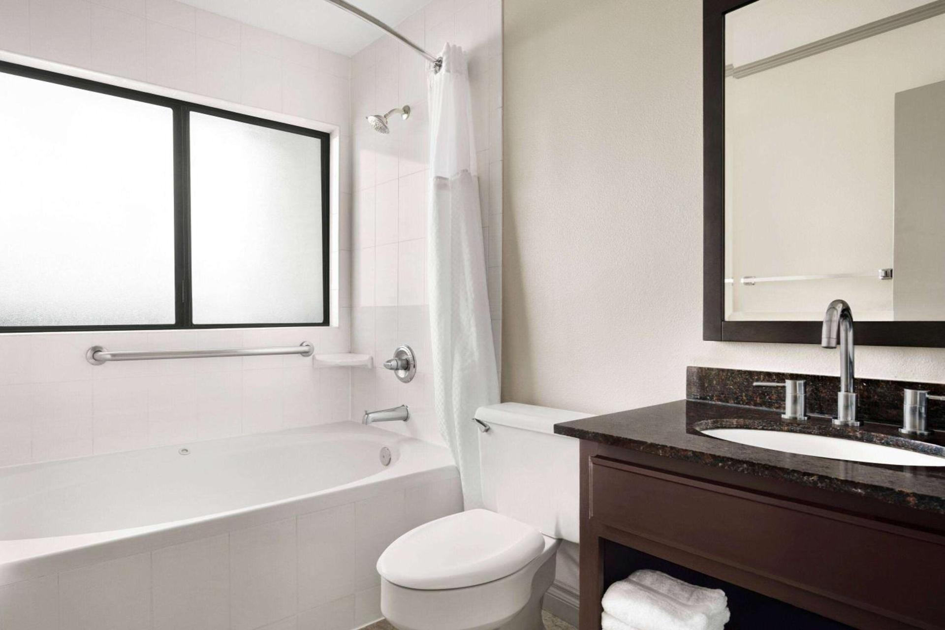 Baymont by Wyndham Monterey Park photo 14