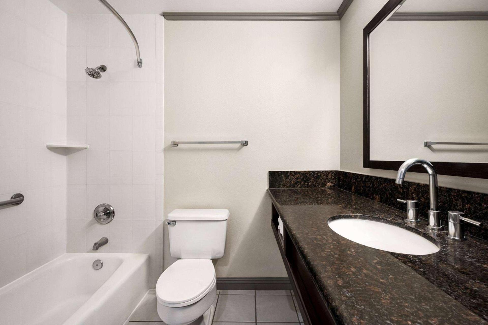 Baymont by Wyndham Monterey Park photo 18