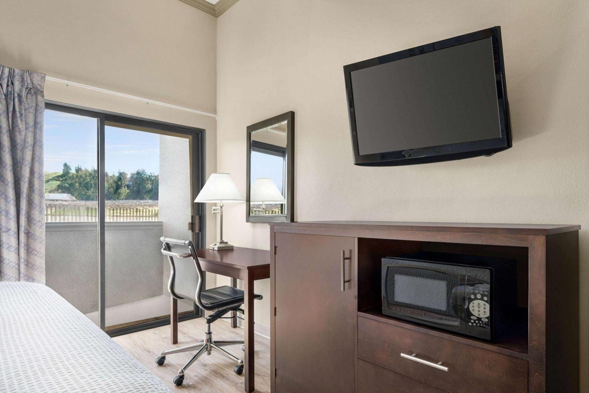 Baymont by Wyndham Monterey Park photo 13