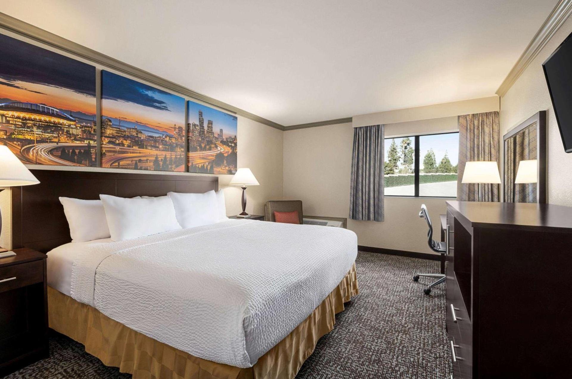 Baymont by Wyndham Monterey Park photo 20