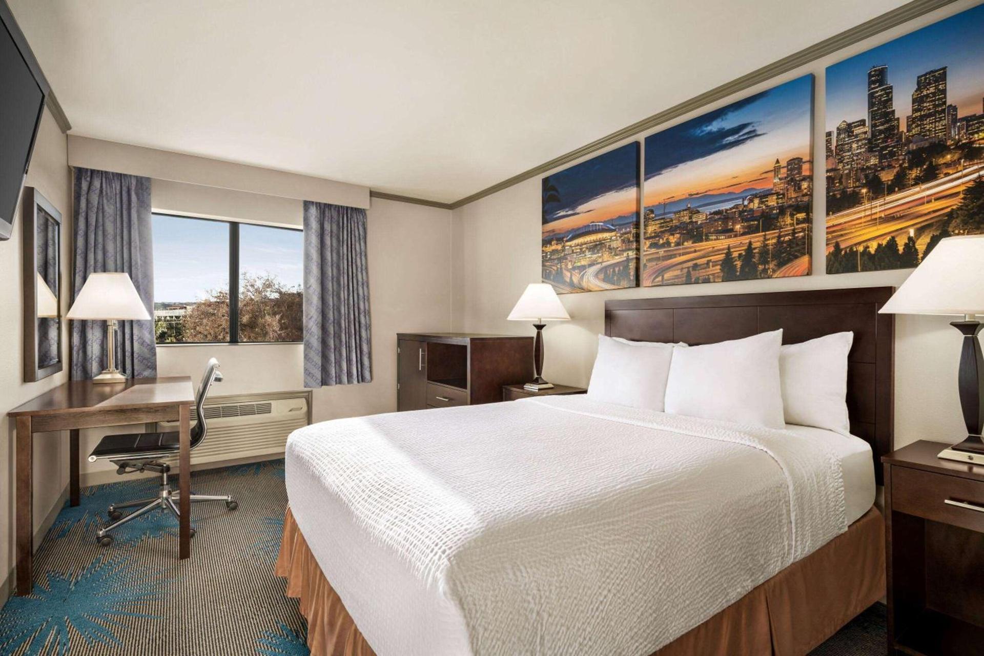 Baymont by Wyndham Monterey Park photo 21