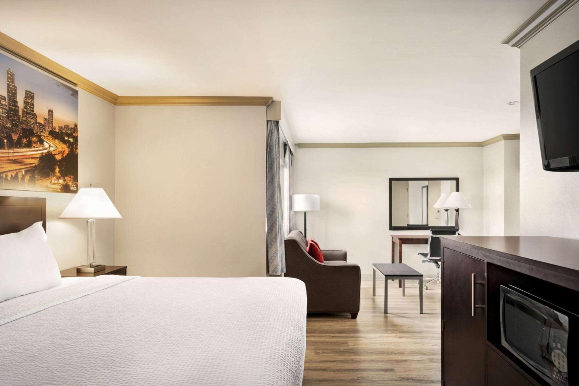 Baymont by Wyndham Monterey Park photo 25