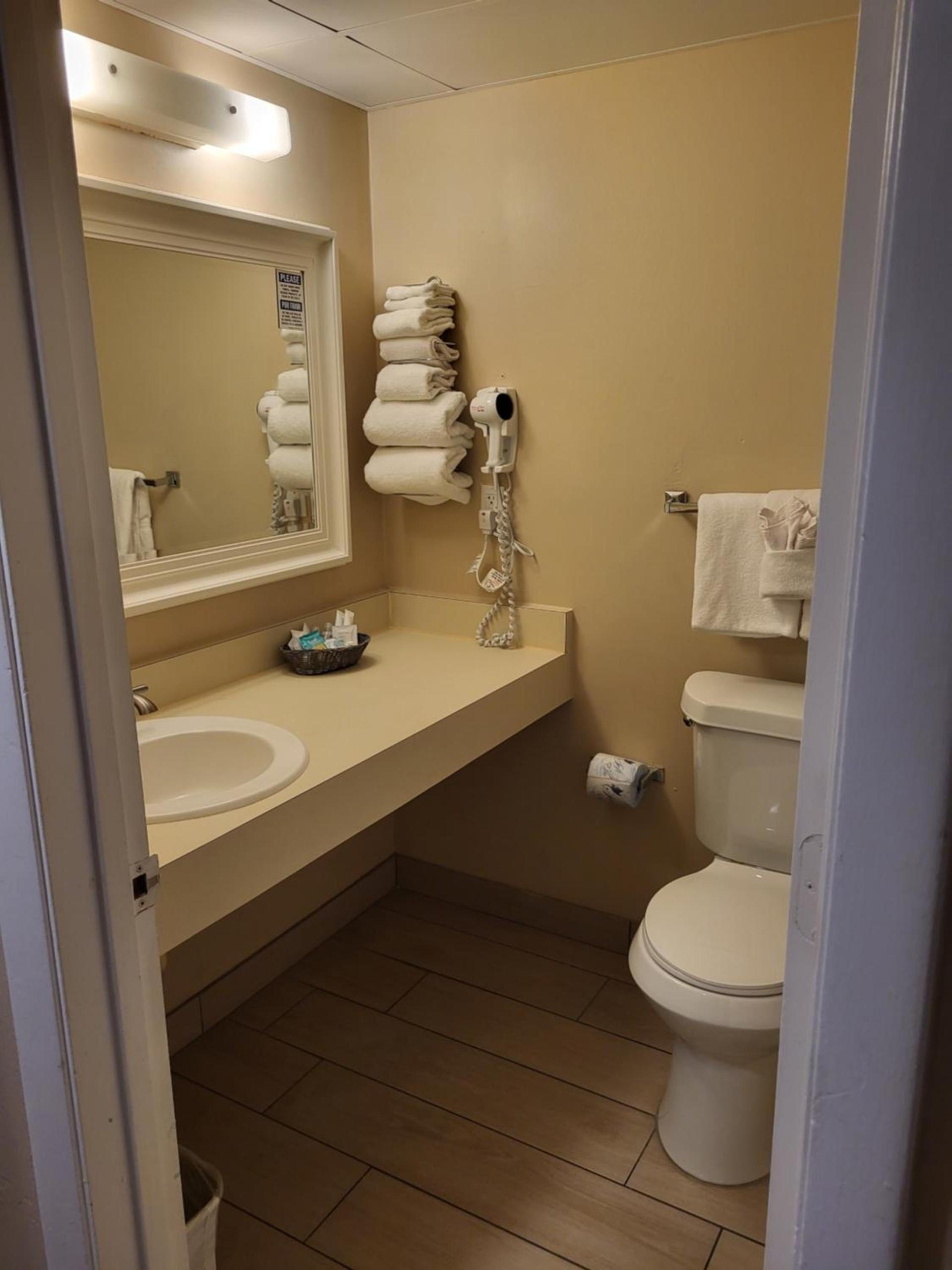 Beachside Hotel photo 40