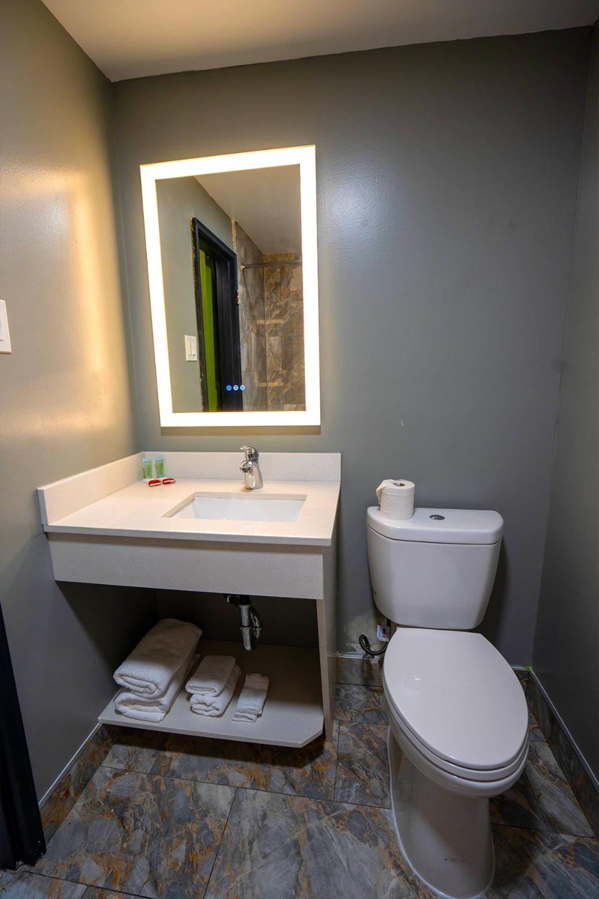 Philly Inn & Suites photo 70