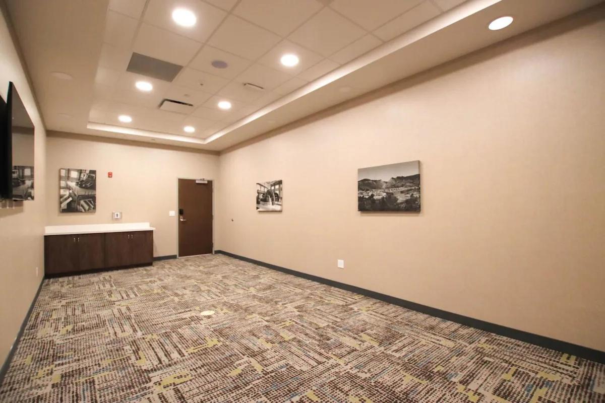 Hampton Inn Lead photo 26