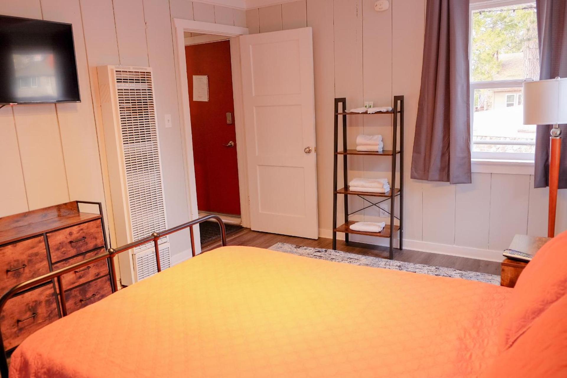 Sherwood Arms Motel photo 71