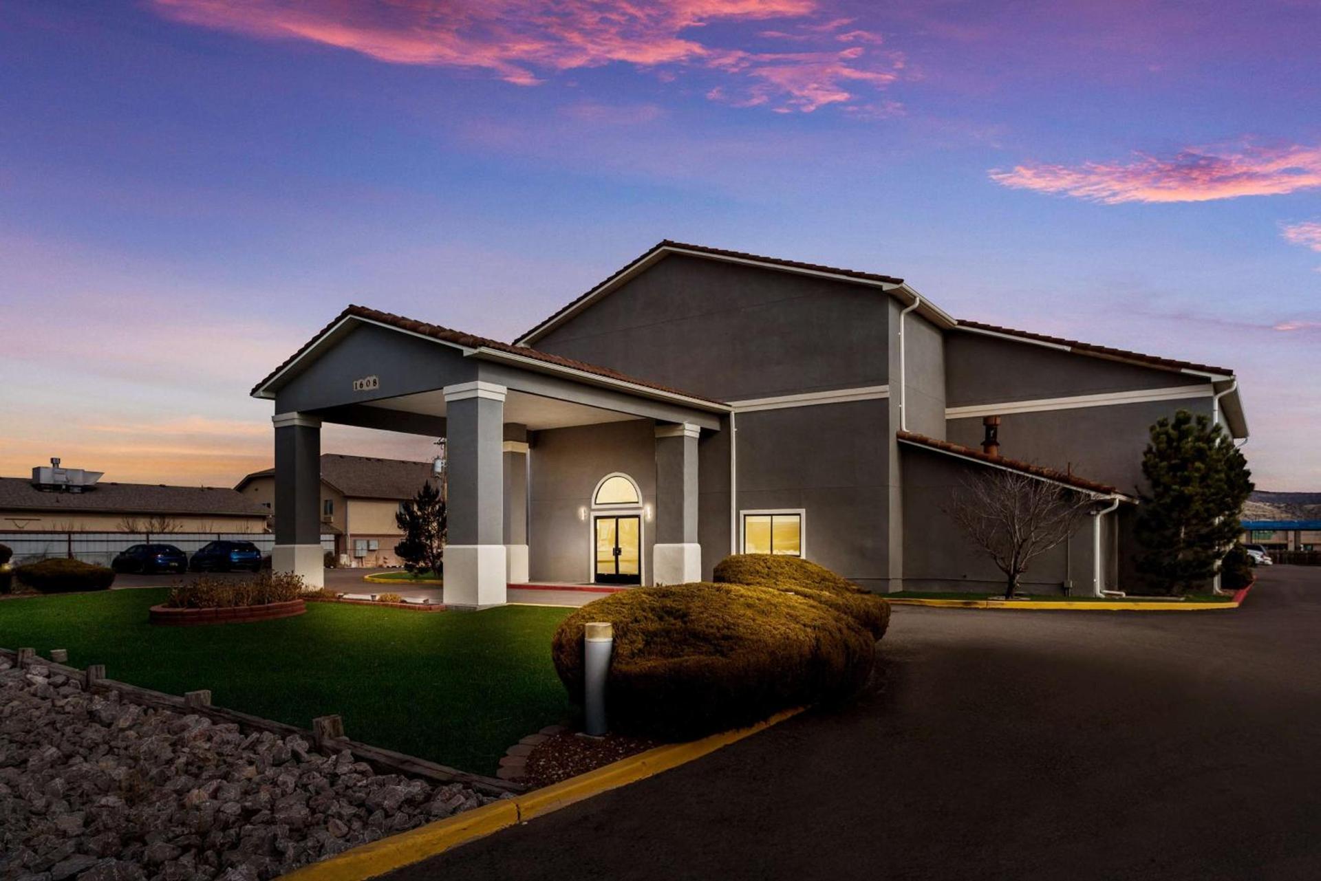 SureStay Hotel by Best Western Grants photo 9