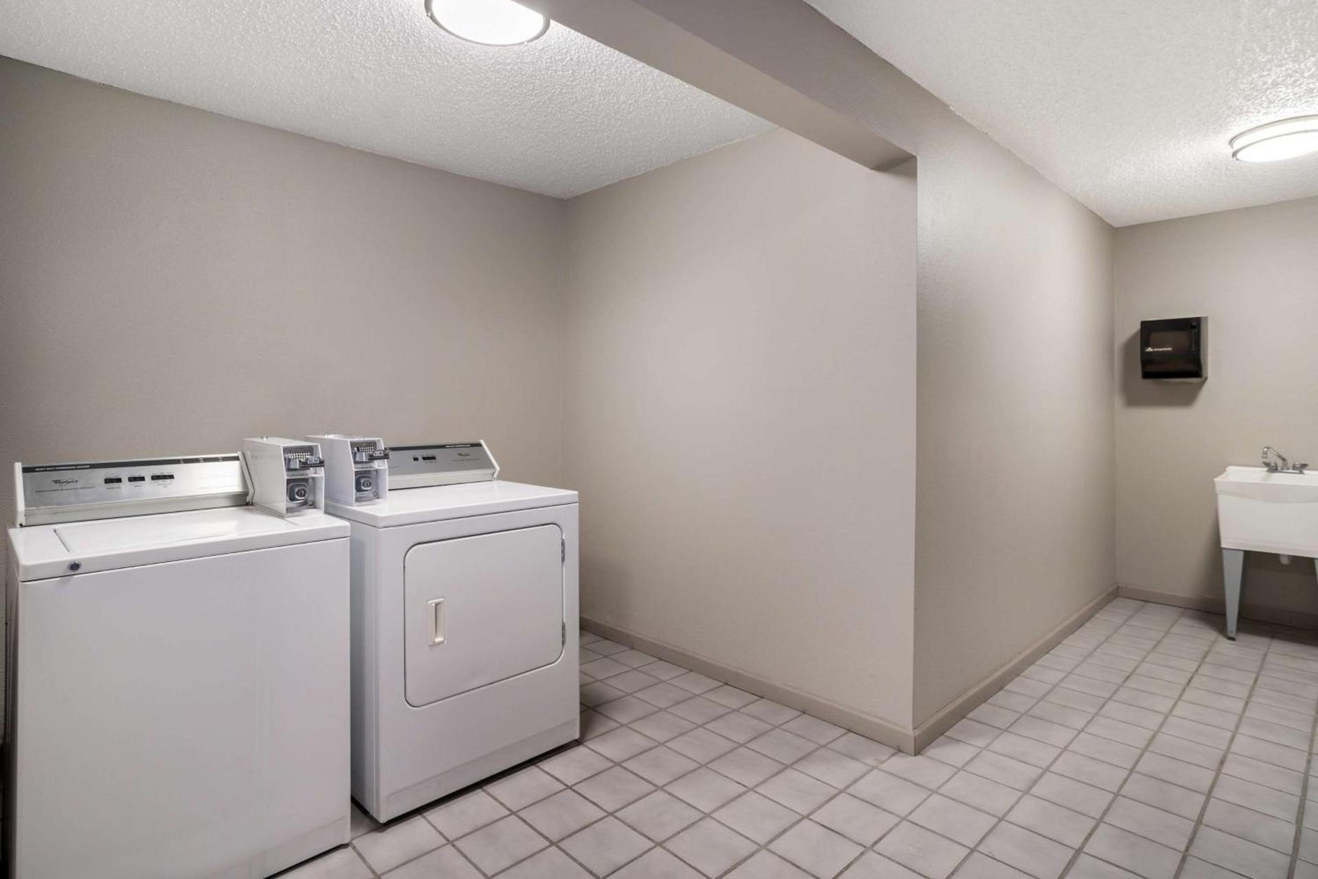 SureStay Hotel by Best Western Grants photo 8
