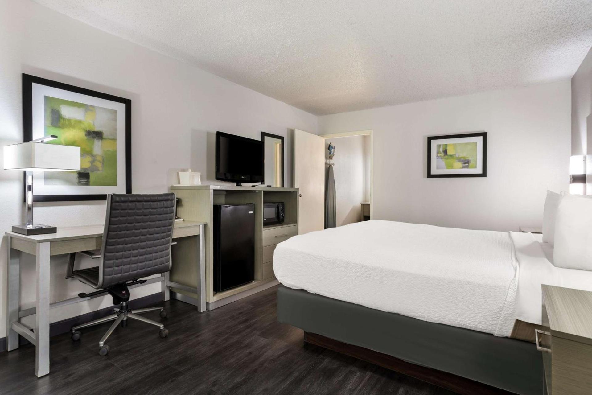 SureStay Hotel by Best Western Grants photo 13