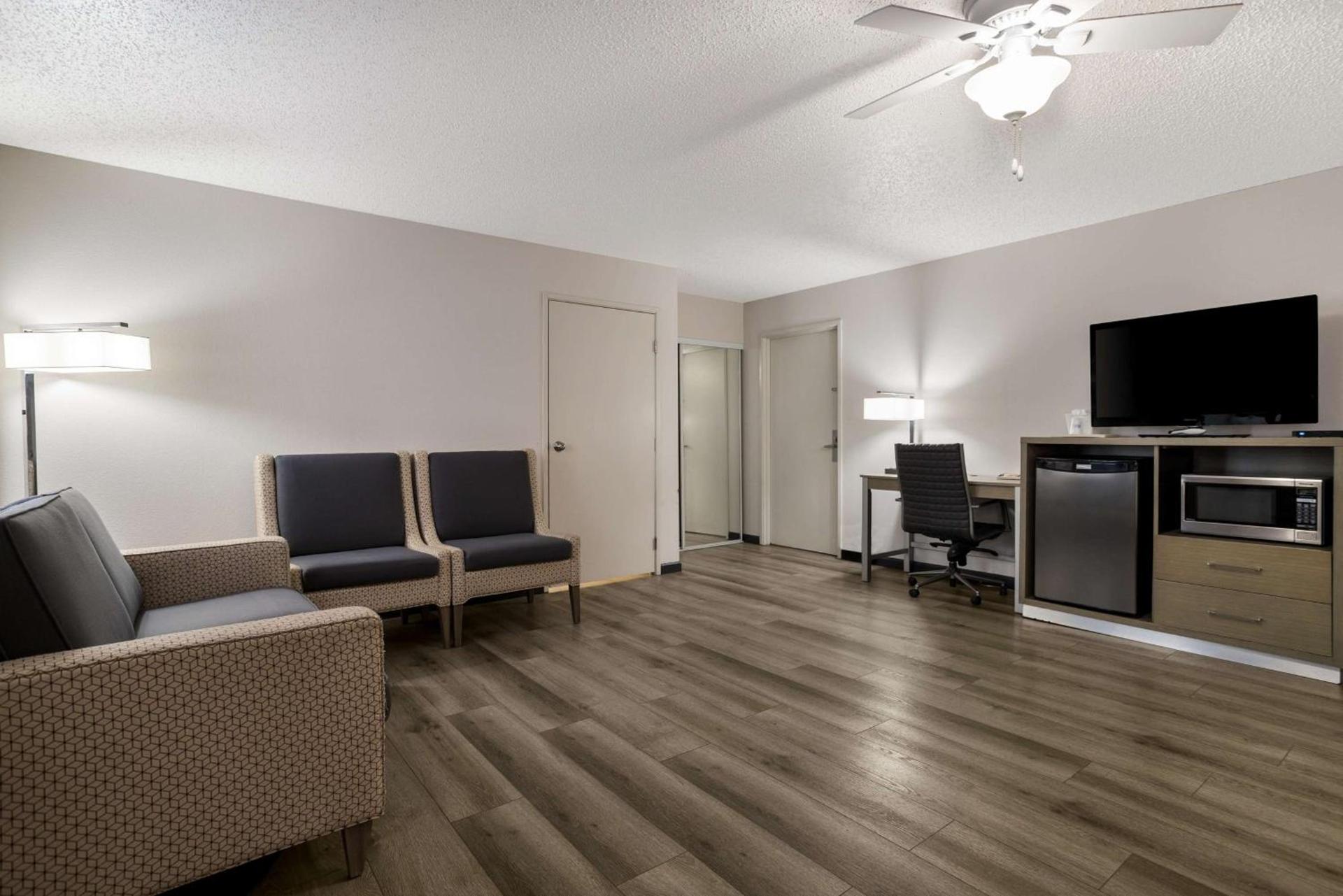 SureStay Hotel by Best Western Grants photo 15