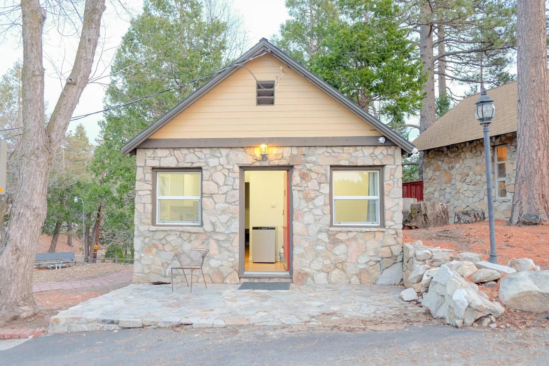 Sherwood Arms Motel photo 98