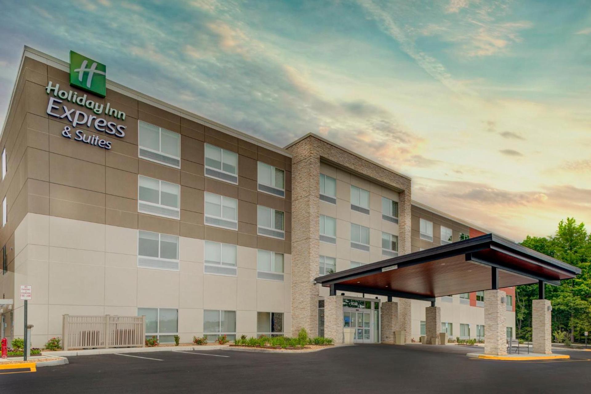 Holiday Inn Express & Suites - King George - Dahlgren by IHG photo 1