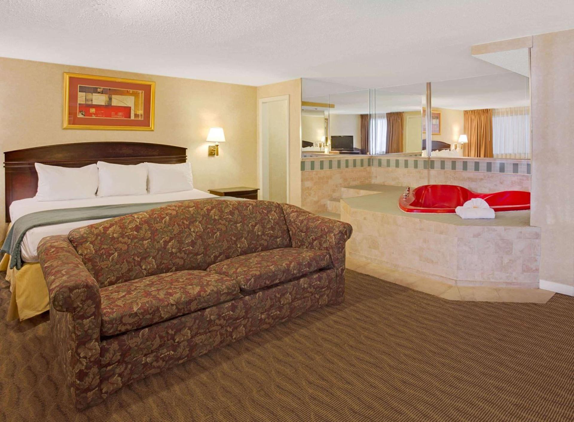 Days Inn by Wyndham Silver Spring photo 16