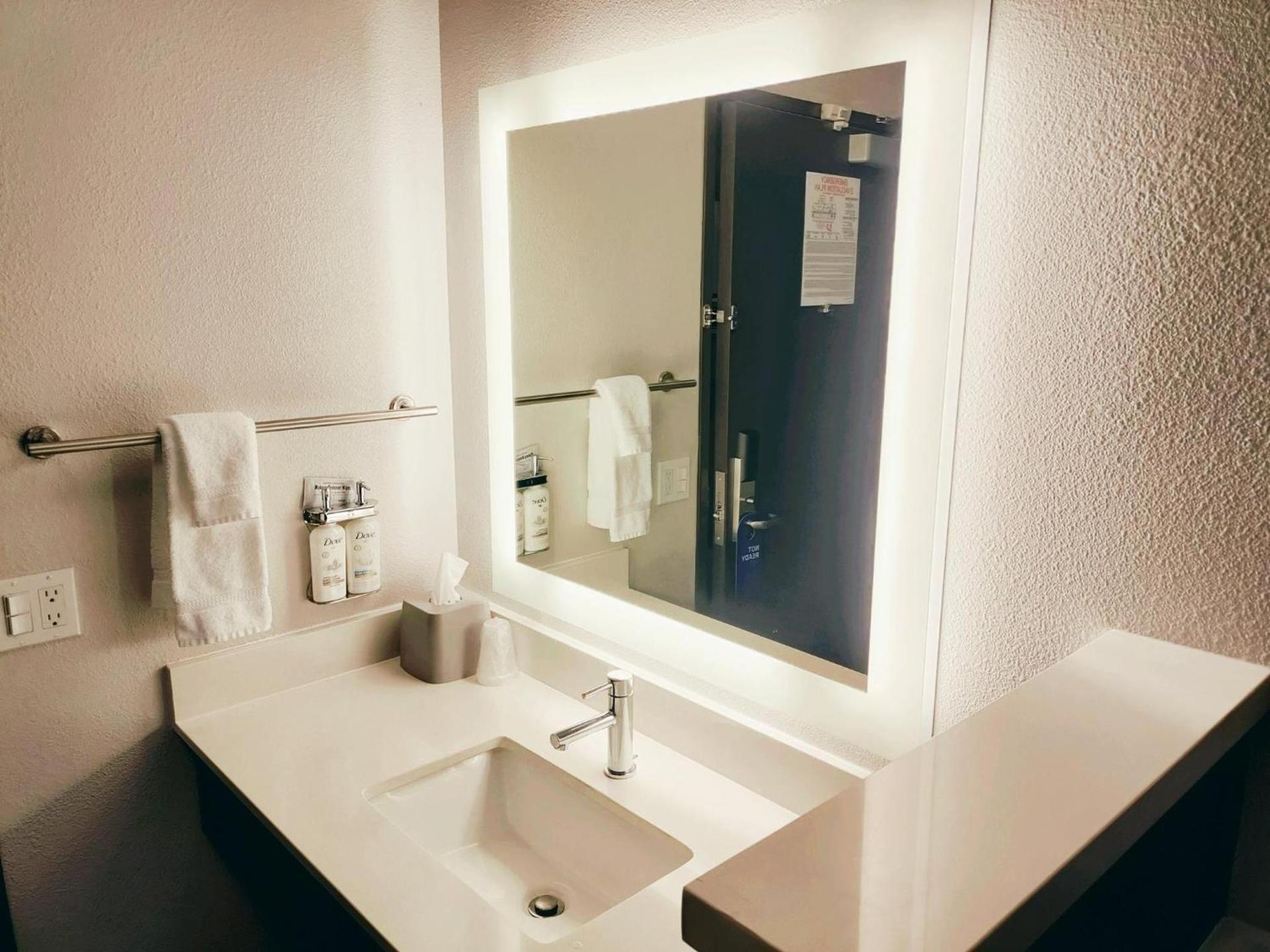 Holiday Inn Express Newberg - Wine Country by IHG photo 56