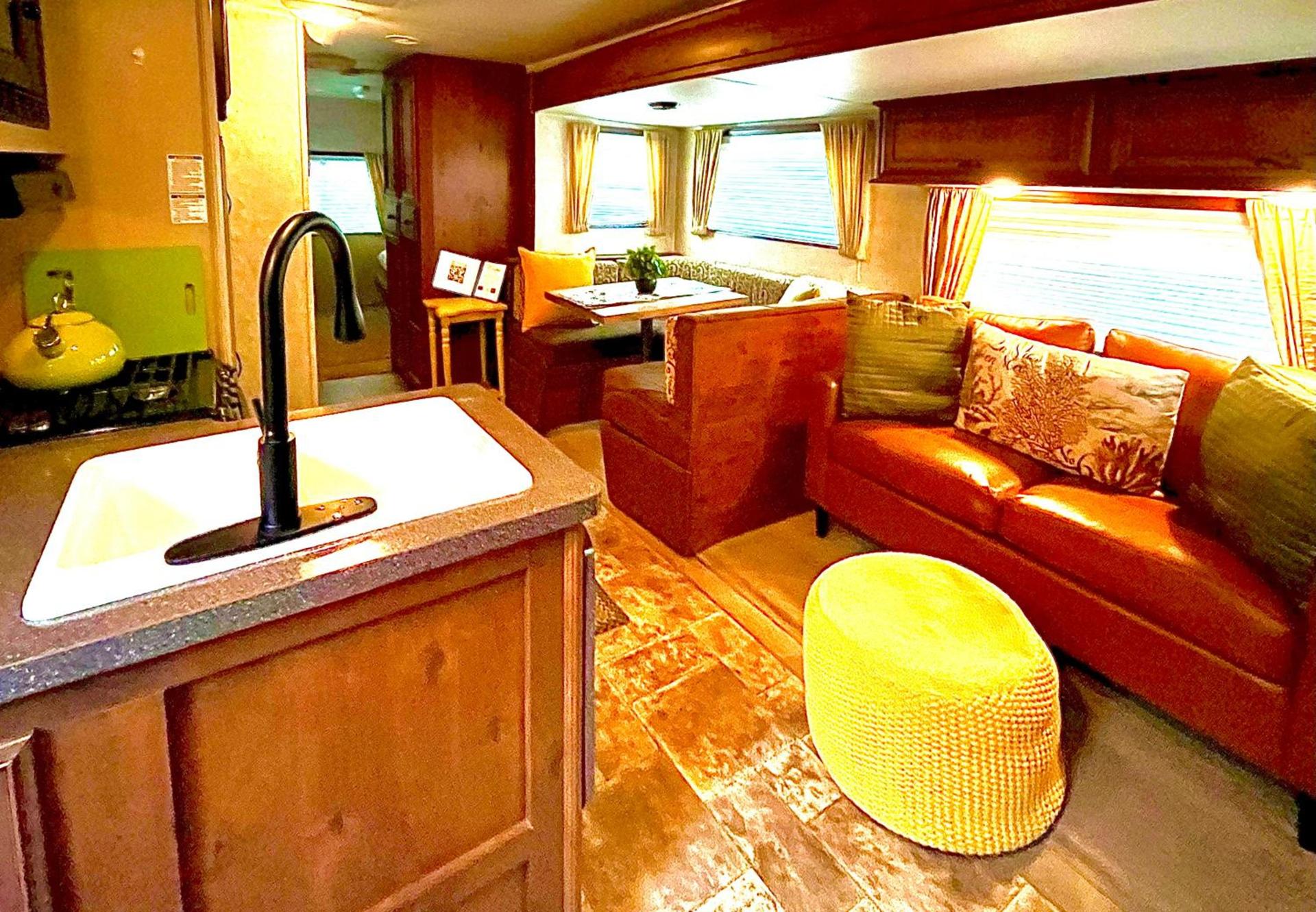 The Alexander at Creek Road photo 18