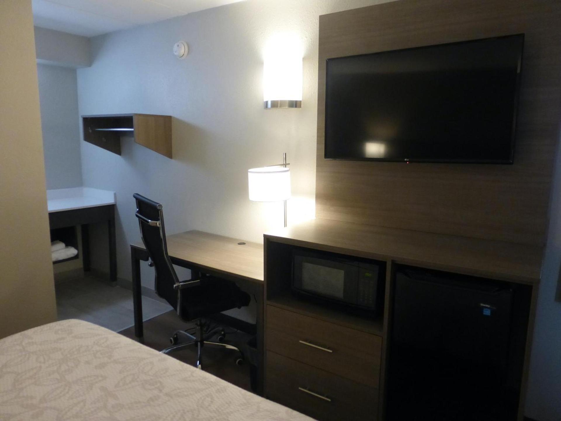 Red Roof Inn Bourbonnais photo 11