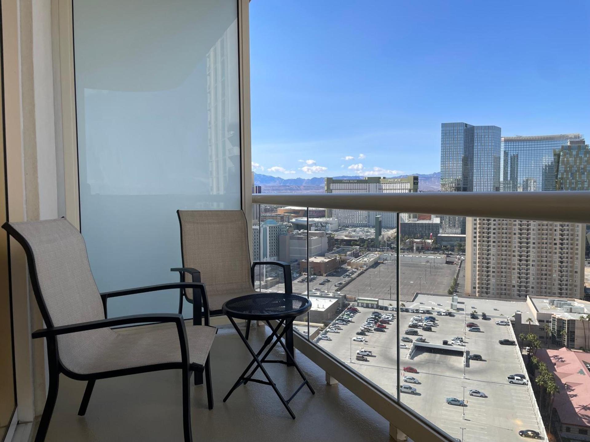 MGM SIGNATURE - Strip View Suite- FREE valet parking photo 14
