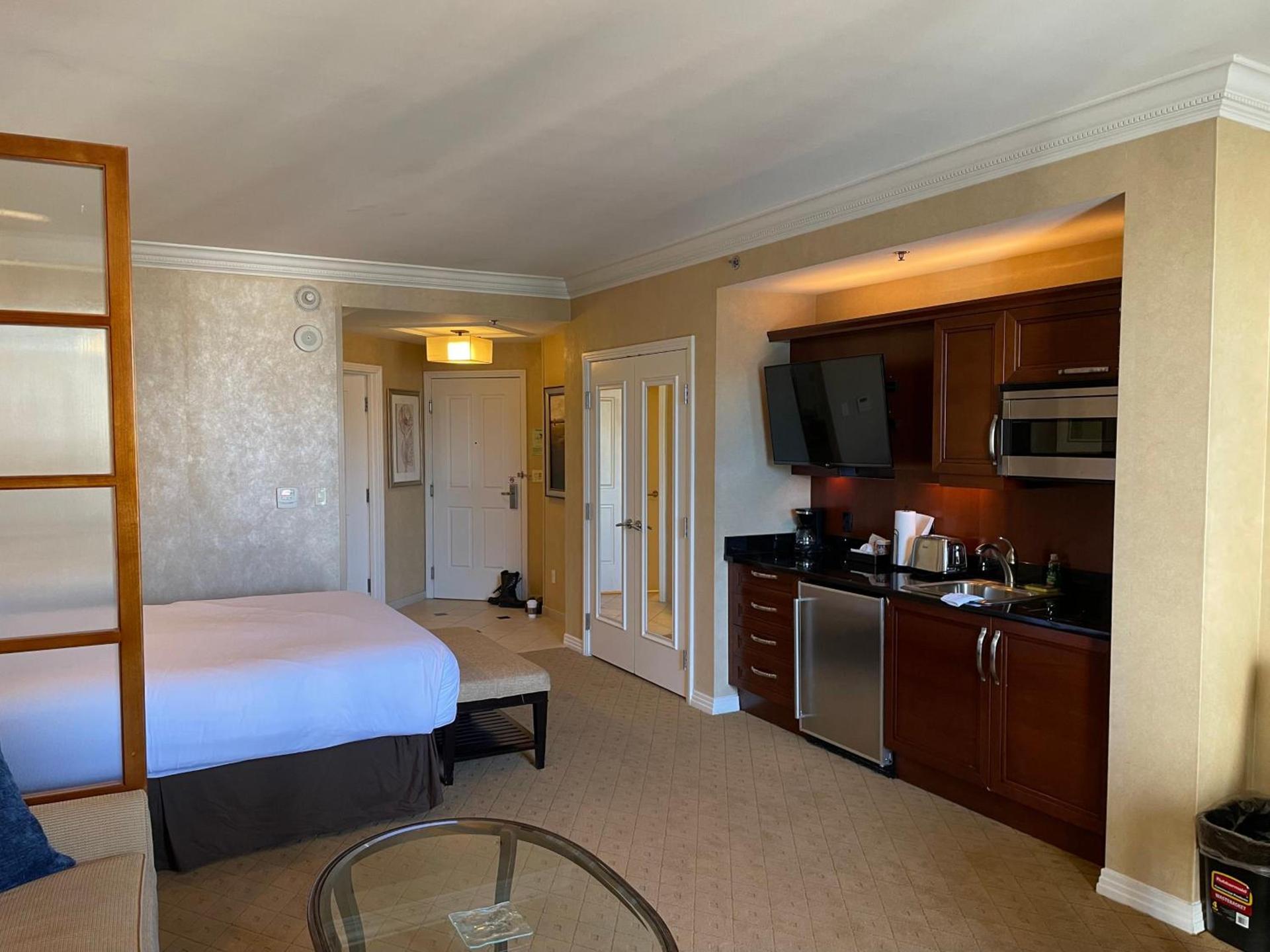 MGM SIGNATURE - Strip View Suite- FREE valet parking photo 8