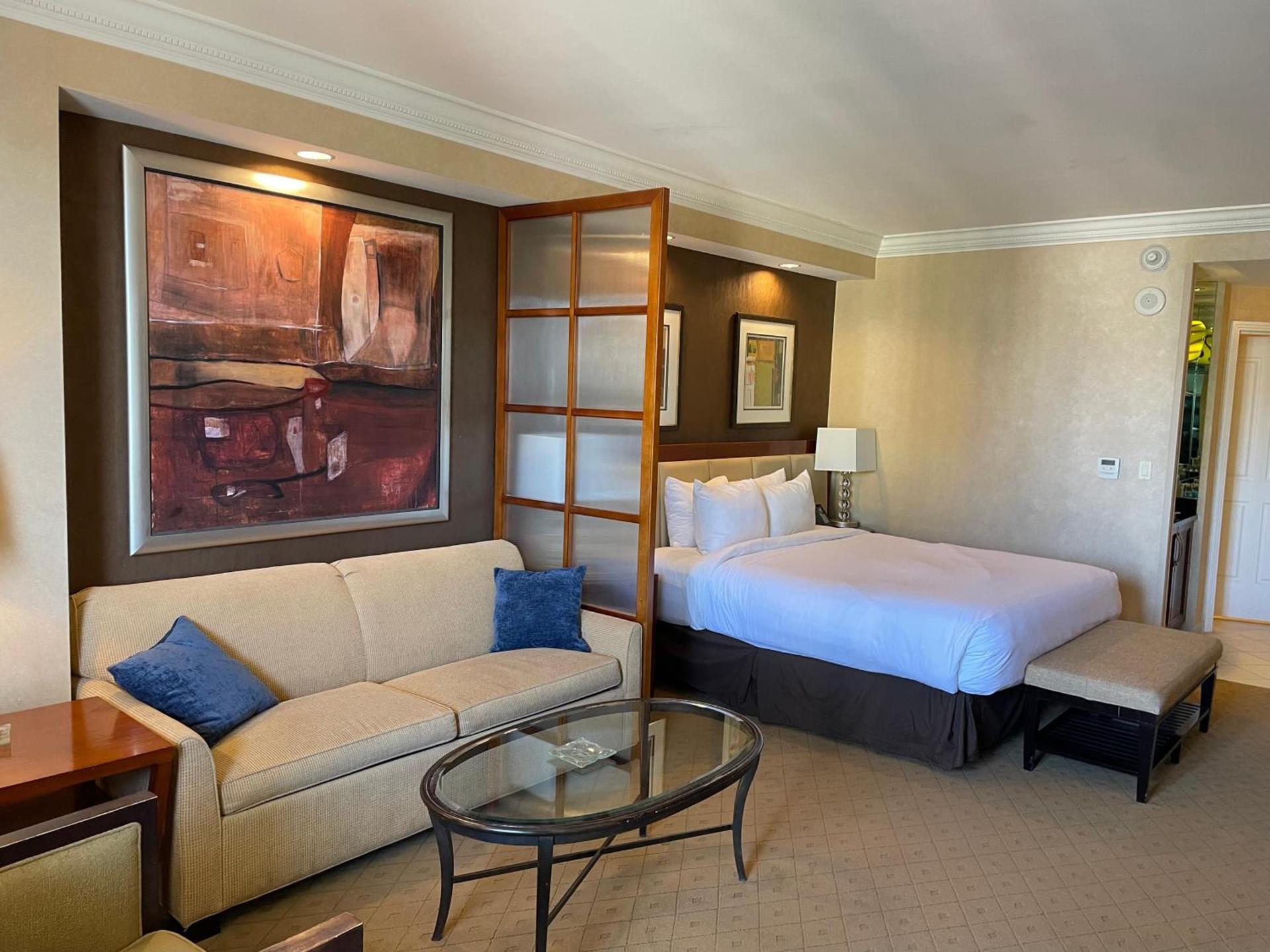 MGM SIGNATURE - Strip View Suite- FREE valet parking photo 5