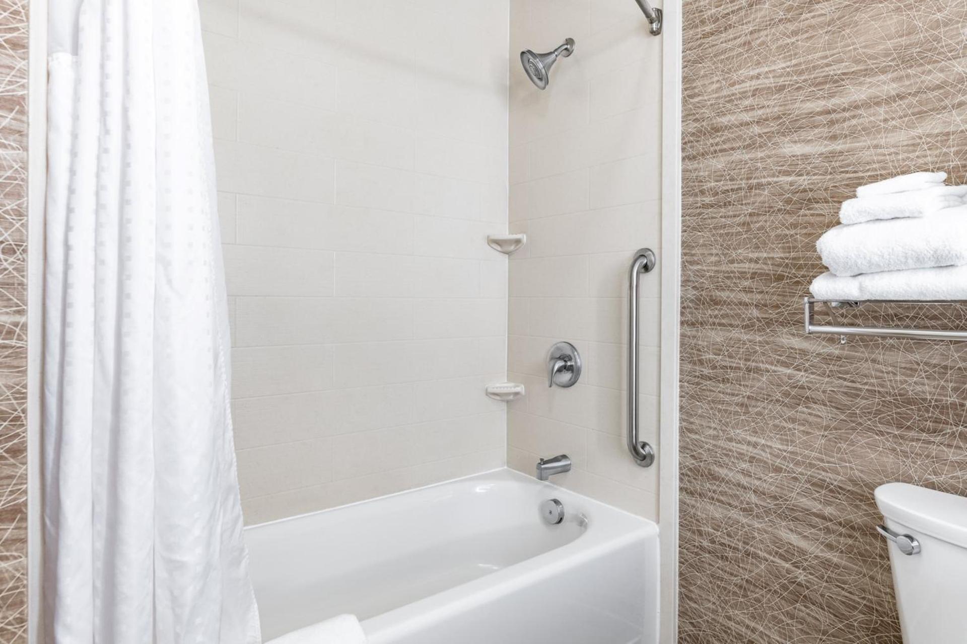 Holiday Inn Express & Suites Ironton by IHG photo 11