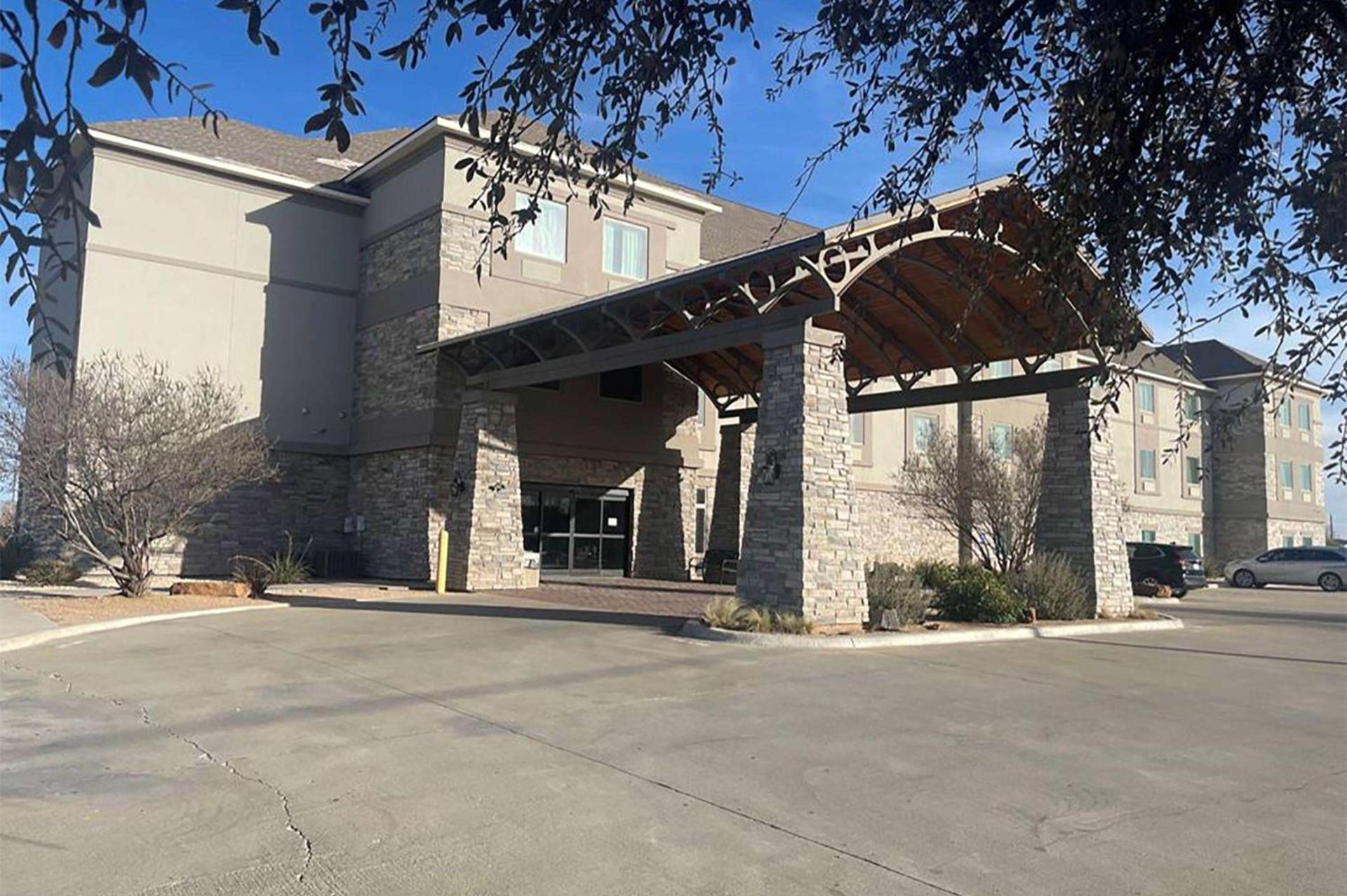 Baymont by Wyndham Andrews TX photo 2