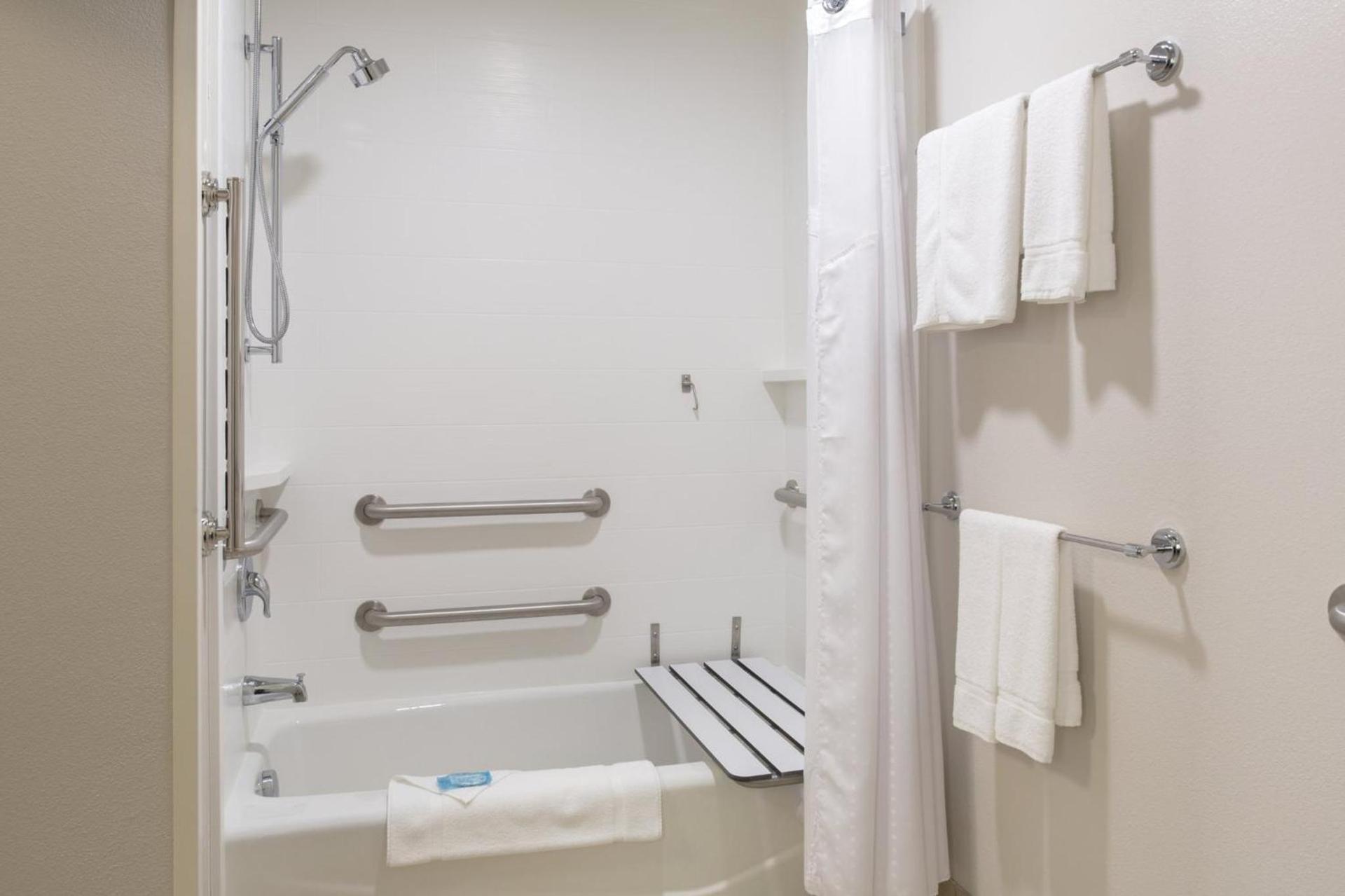 Holiday Inn Express & Suites - Rapid City - Rushmore South by IHG photo 42