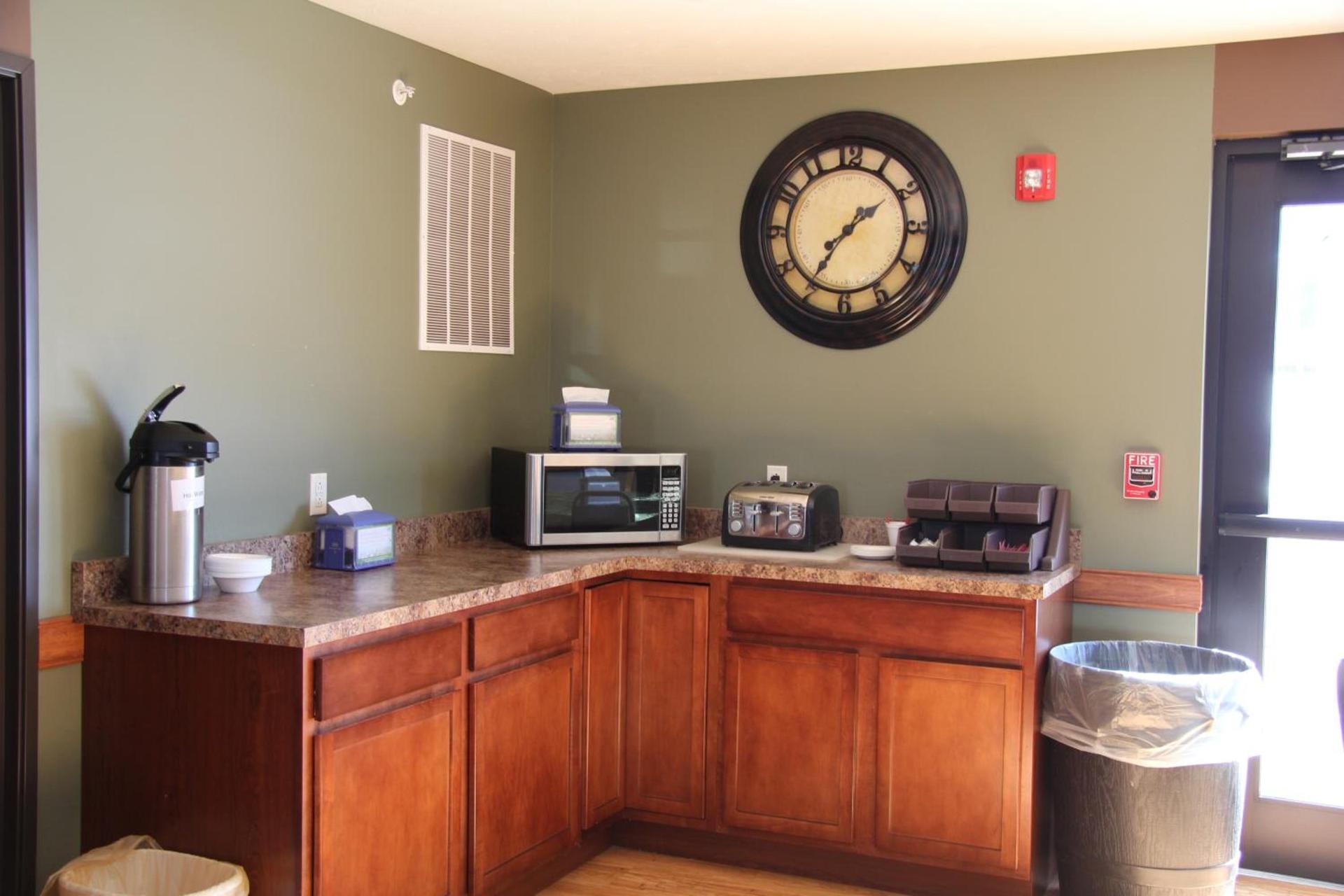 Green Acres Hotel photo 14
