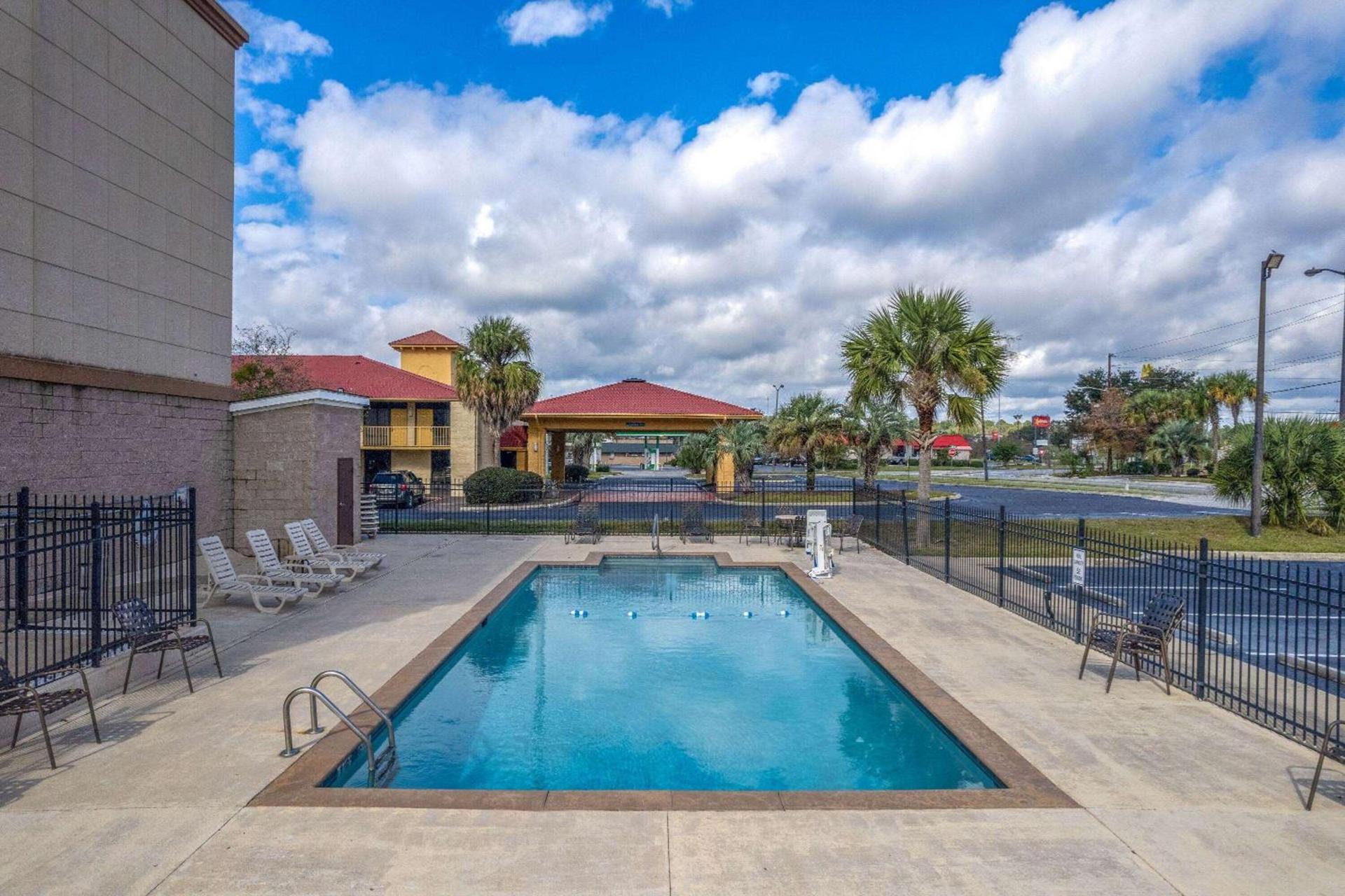 Baymont by Wyndham Savannah I-95 photo 5