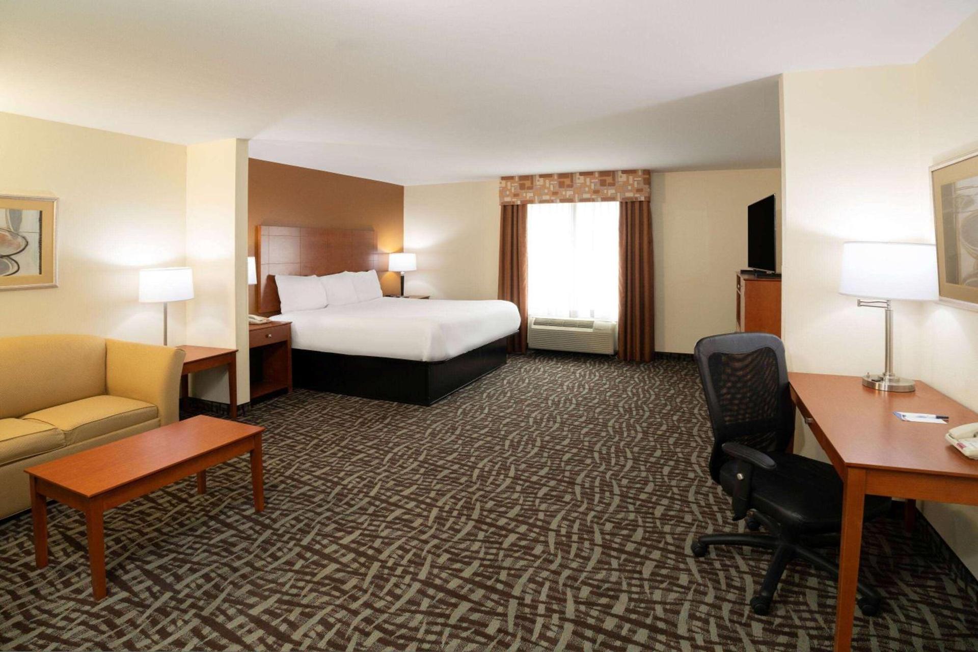 Baymont by Wyndham Savannah I-95 photo 17