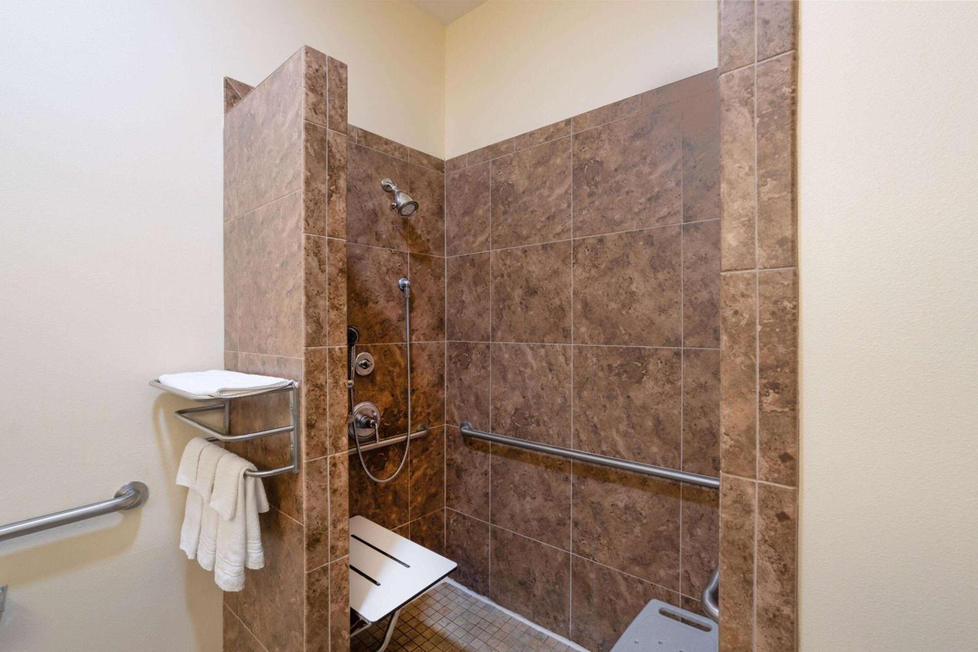 Baymont by Wyndham Savannah I-95 photo 22
