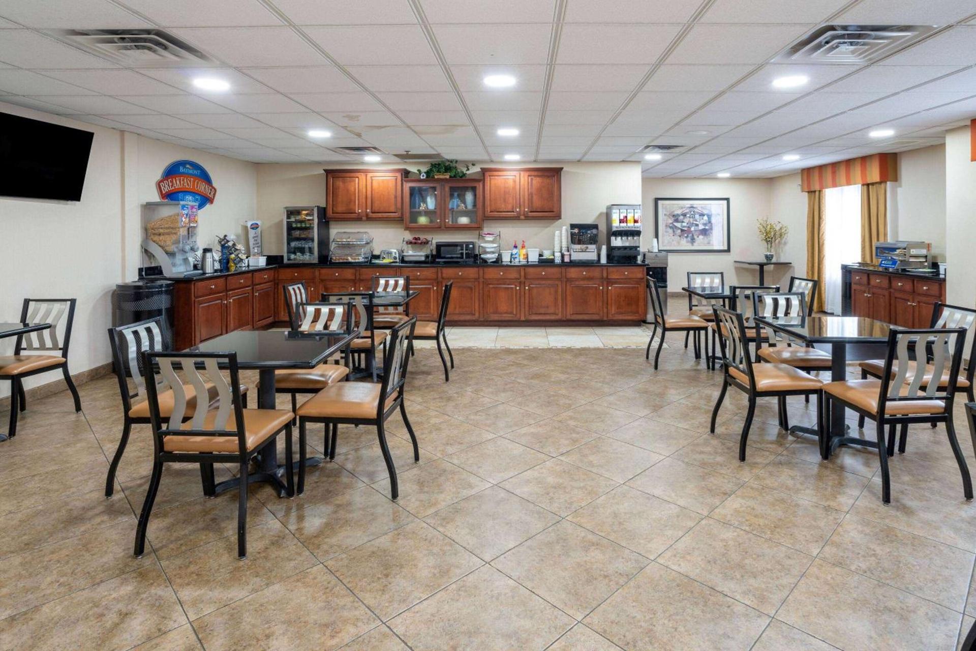 Baymont by Wyndham Savannah I-95 photo 25