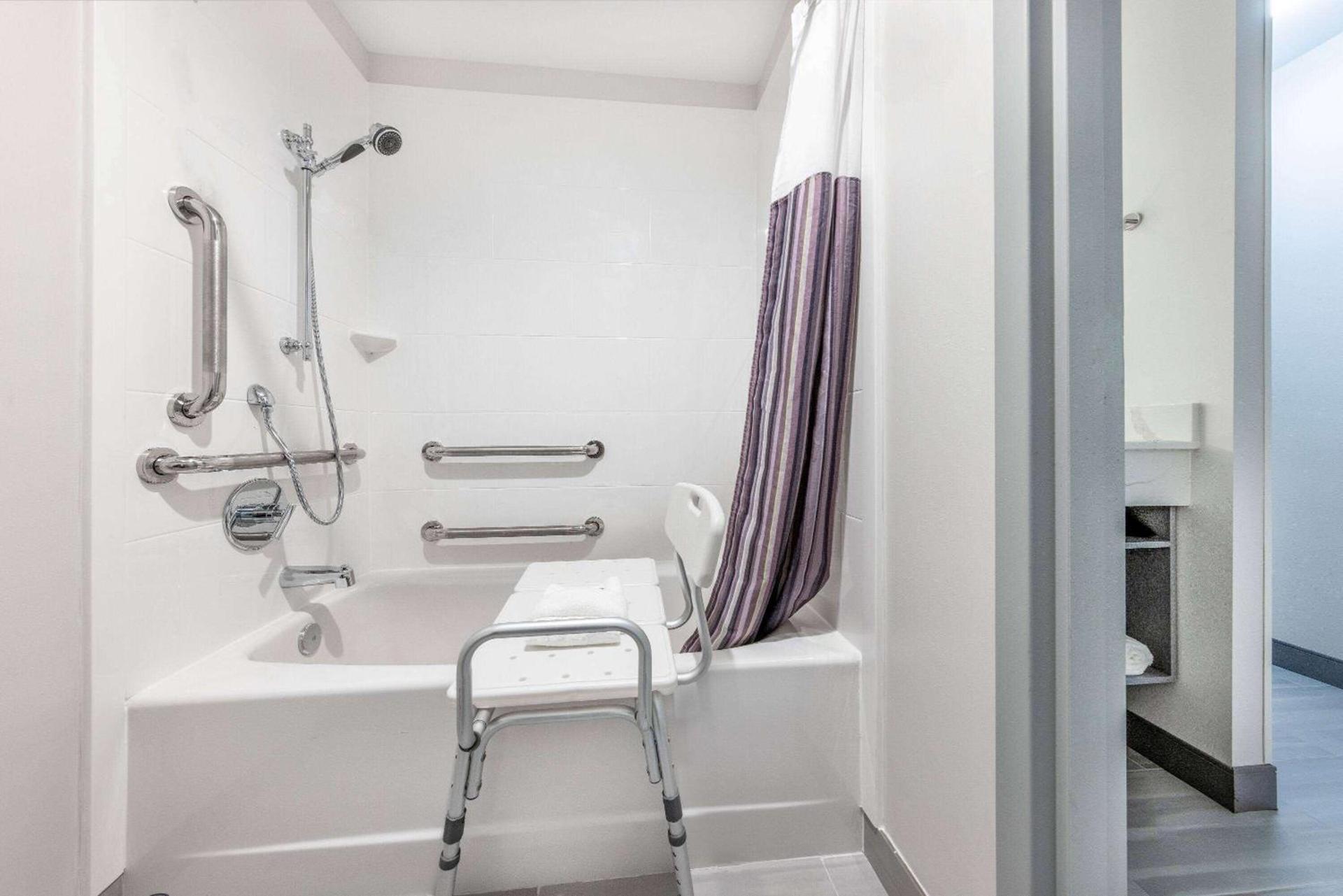 La Quinta Inn by Wyndham Lynnwood photo 10
