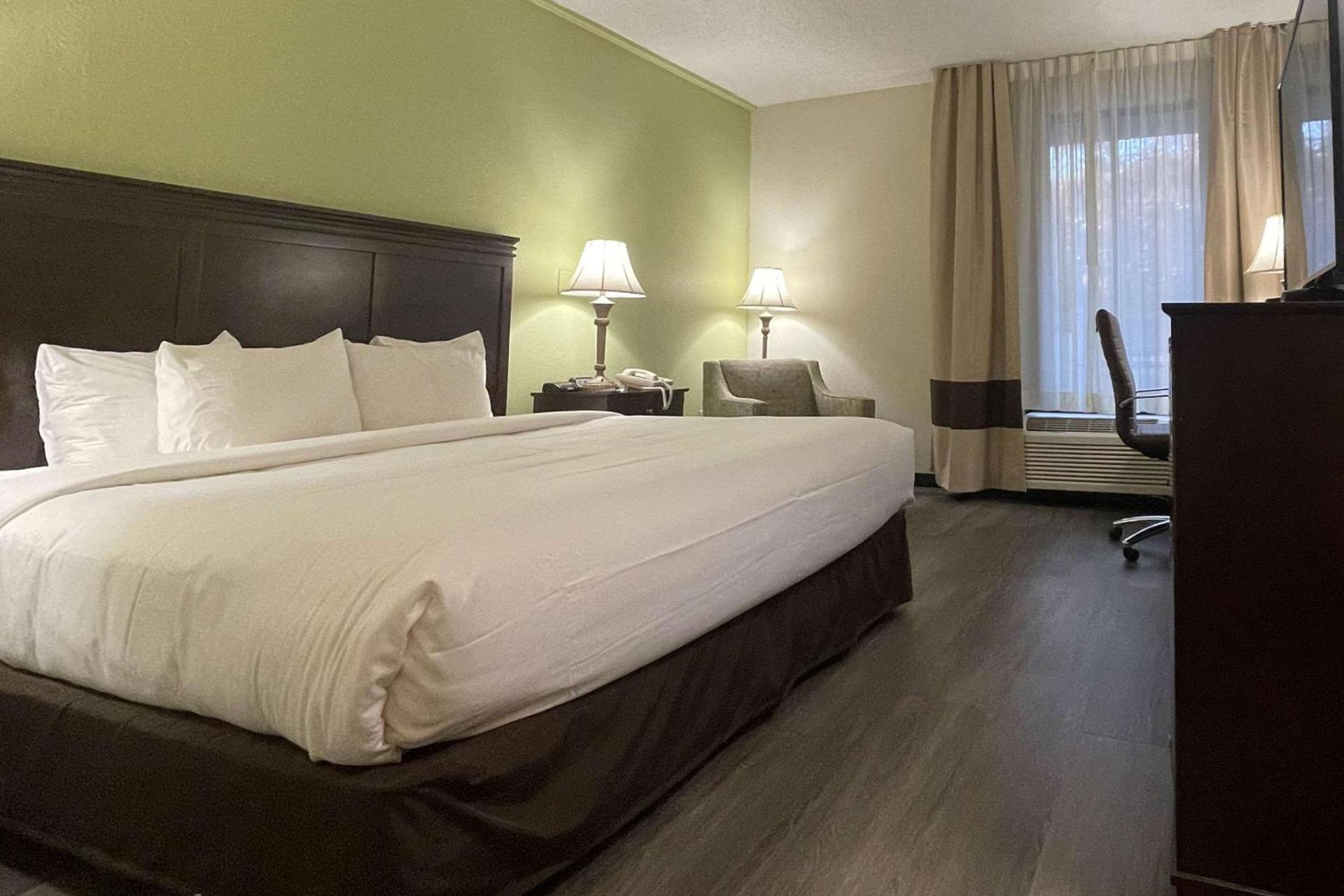 Comfort Inn Pinehurst - Southern Pines photo 11
