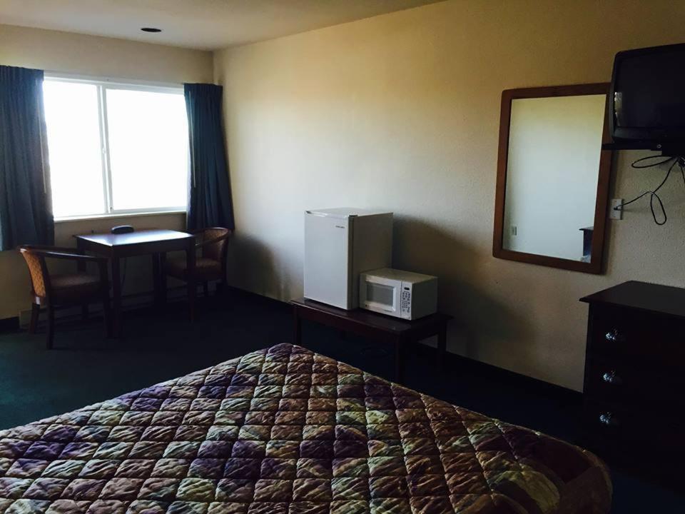 Summer Wind Budget Motel photo 26