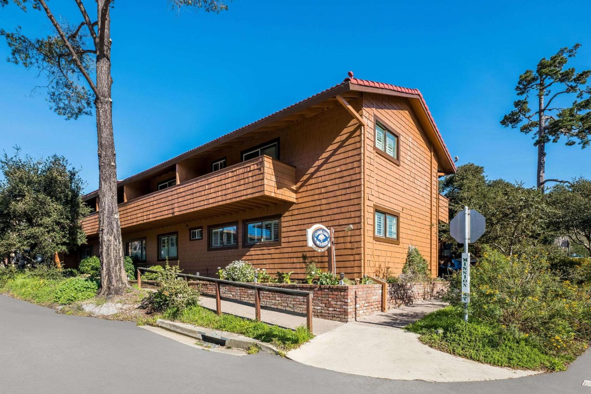 Clarion Collection Carmel Oaks Inn photo 1