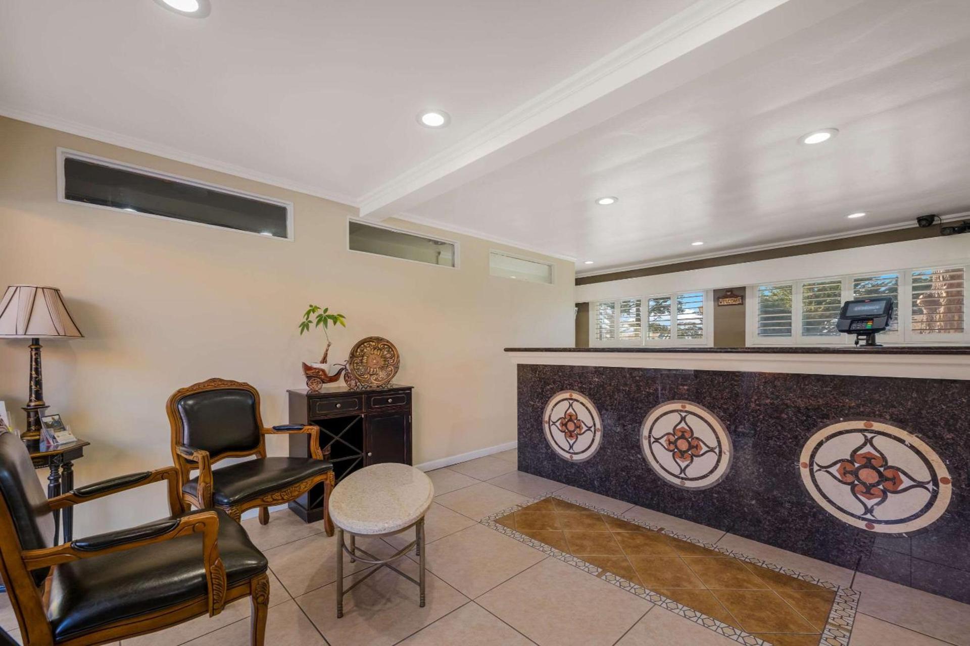 Clarion Collection Carmel Oaks Inn photo 6