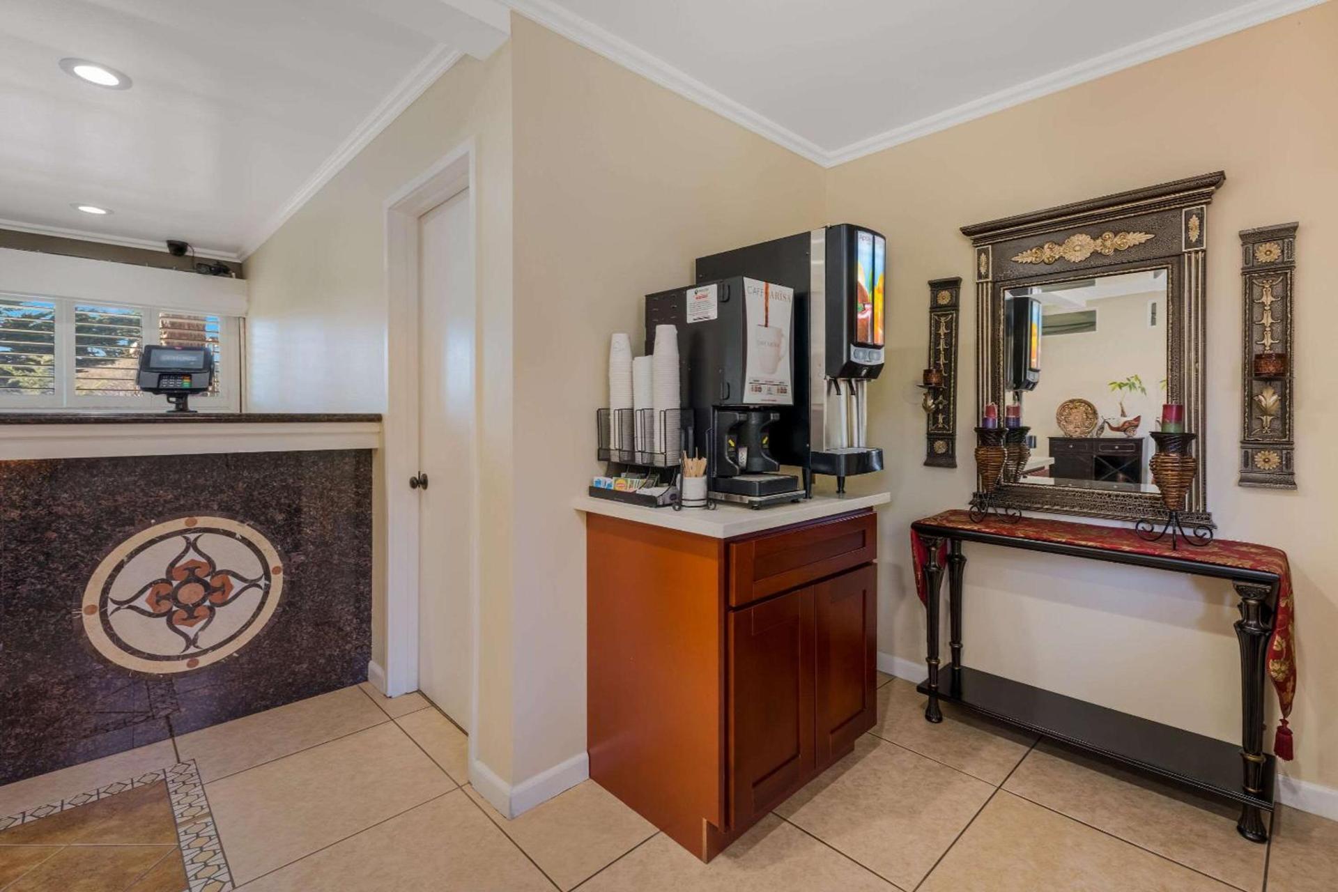 Clarion Collection Carmel Oaks Inn photo 7