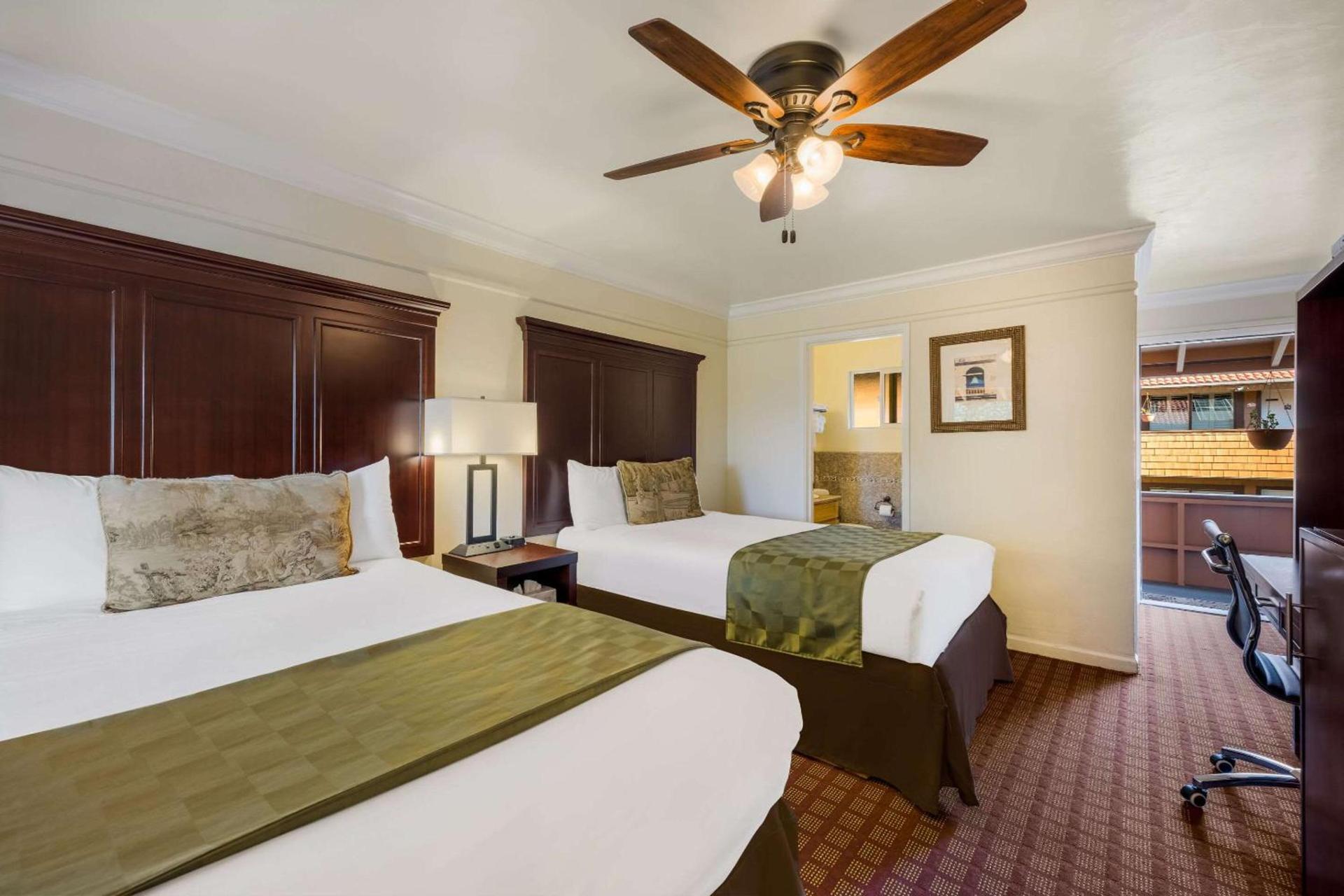 Clarion Collection Carmel Oaks Inn photo 14
