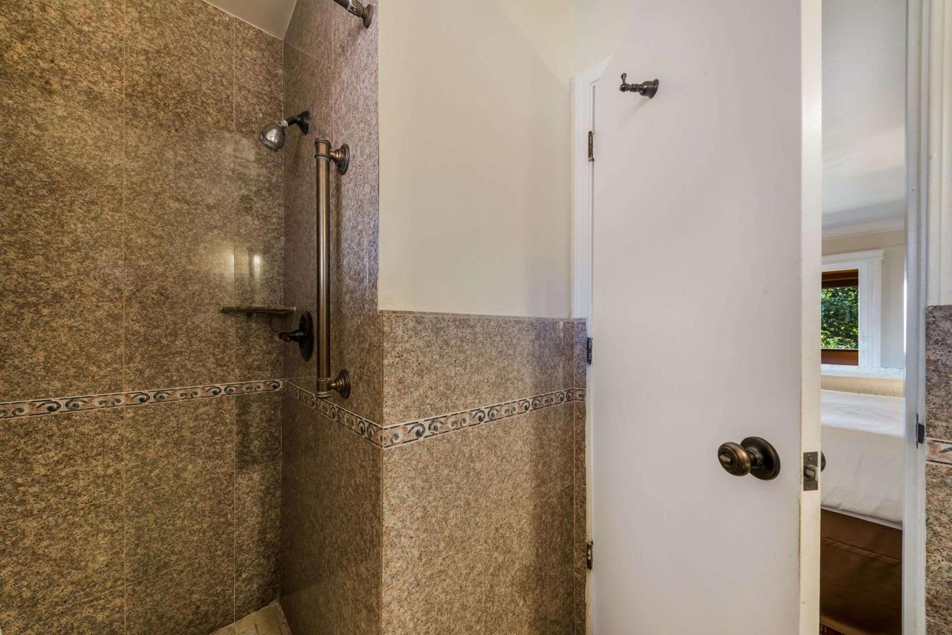Clarion Collection Carmel Oaks Inn photo 16