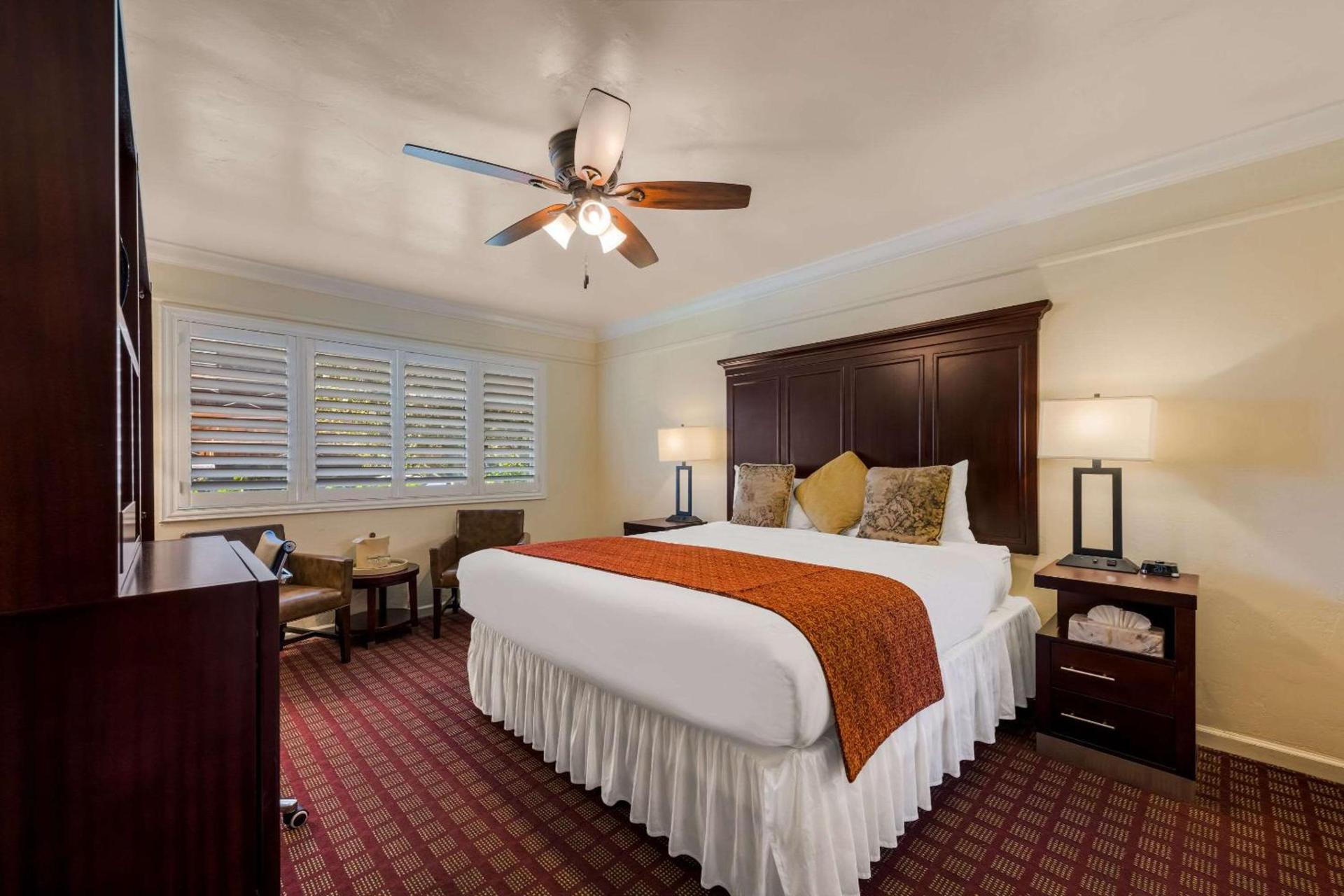 Clarion Collection Carmel Oaks Inn photo 17