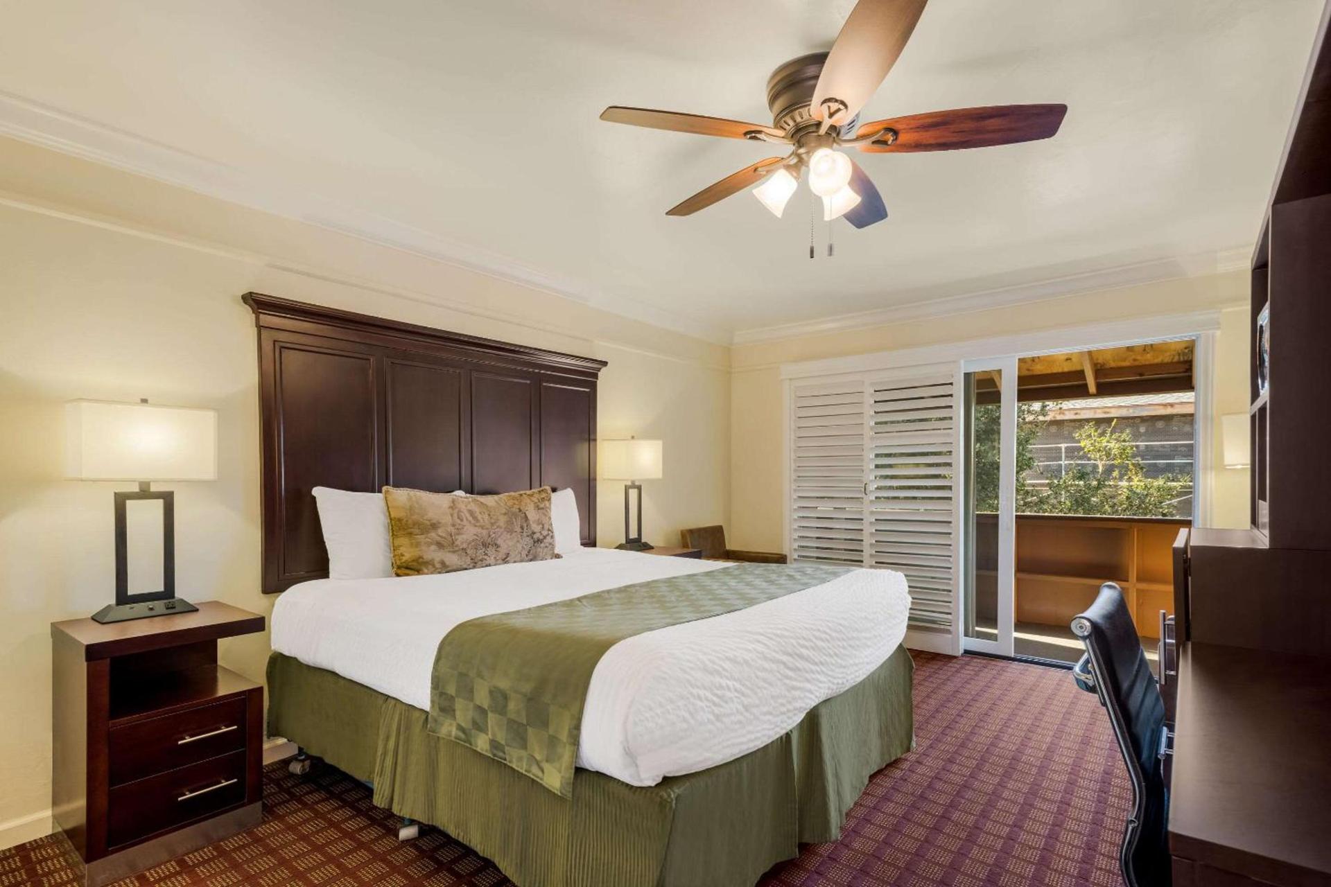 Clarion Collection Carmel Oaks Inn photo 20